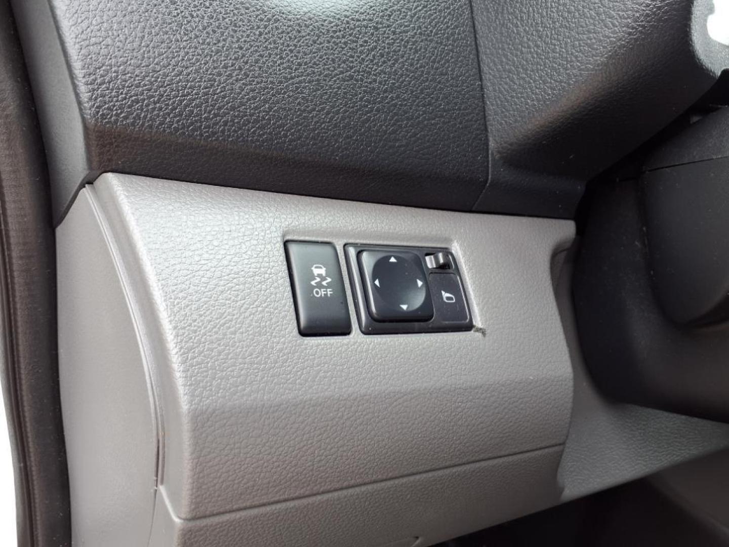 2017 Fresh Powder Nissan NV200 SV (3N6CM0KN7HK) with an 2.0L 2.0L I4 131hp 139ft. lbs. Sequential Multiport Fuel Injection engine, CVT transmission, located at 5505 N. Summit St., Toledo, OH, 43611, (419) 729-2688, 41.654953, -83.530014 - Photo#14
