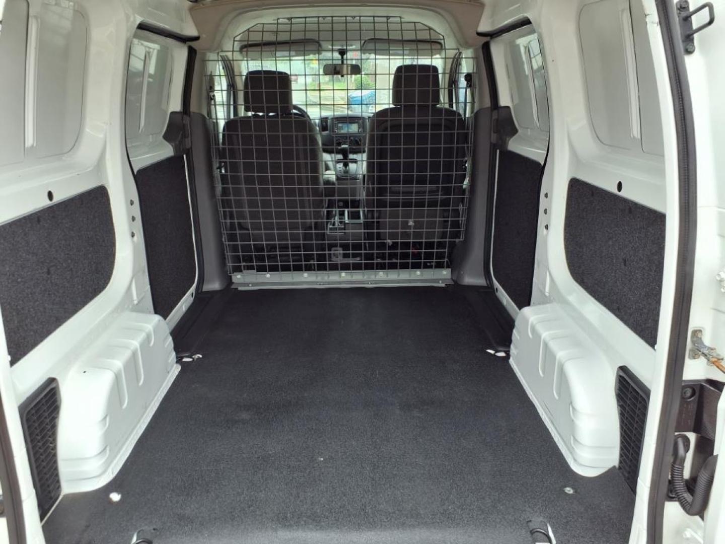 2017 Fresh Powder Nissan NV200 SV (3N6CM0KN7HK) with an 2.0L 2.0L I4 131hp 139ft. lbs. Sequential Multiport Fuel Injection engine, CVT transmission, located at 5505 N. Summit St., Toledo, OH, 43611, (419) 729-2688, 41.654953, -83.530014 - Photo#15