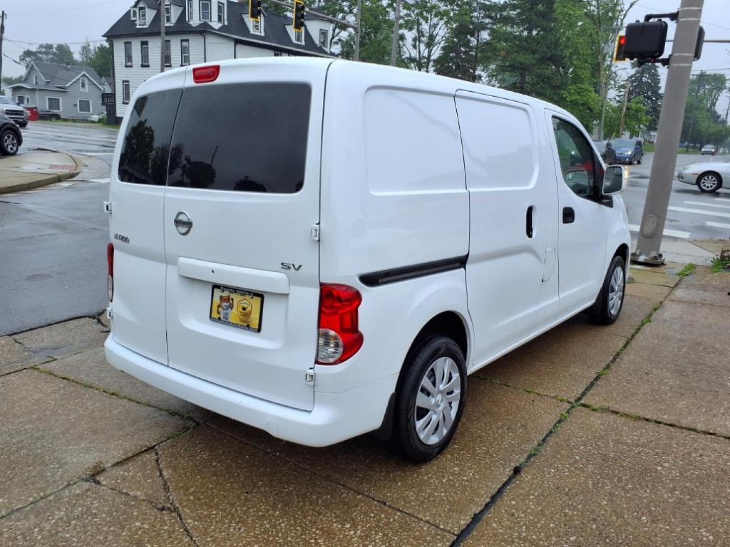 2017 Fresh Powder Nissan NV200 SV (3N6CM0KN7HK) with an 2.0L 2.0L I4 131hp 139ft. lbs. Sequential Multiport Fuel Injection engine, CVT transmission, located at 5505 N. Summit St., Toledo, OH, 43611, (419) 729-2688, 41.654953, -83.530014 - Photo#23