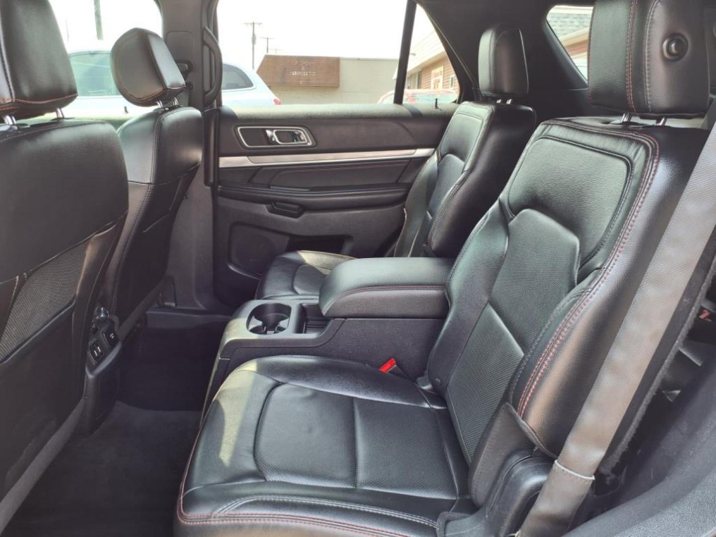 2017 White Platinum Metallic Tri-Coat Ford Explorer AWD Sport (1FM5K8GT9HG) with an 3.5L EcoBoost 3.5L Twin Turbo V6 365hp 350ft. lbs. Direct Injection engine, 6-Speed Shiftable Automatic transmission, located at 5505 N. Summit St., Toledo, OH, 43611, (419) 729-2688, 41.654953, -83.530014 - Photo#4