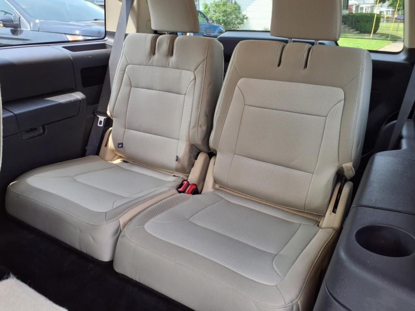2013 Ingot Silver Metallic Ford Flex SE (2FMGK5B82DB) with an 3.5L 3.5L V6 287hp 254ft. lbs. Sequential Multiport Fuel Injection engine, 6-Speed Shiftable Automatic transmission, located at 5505 N. Summit St., Toledo, OH, 43611, (419) 729-2688, 41.654953, -83.530014 - Photo#4