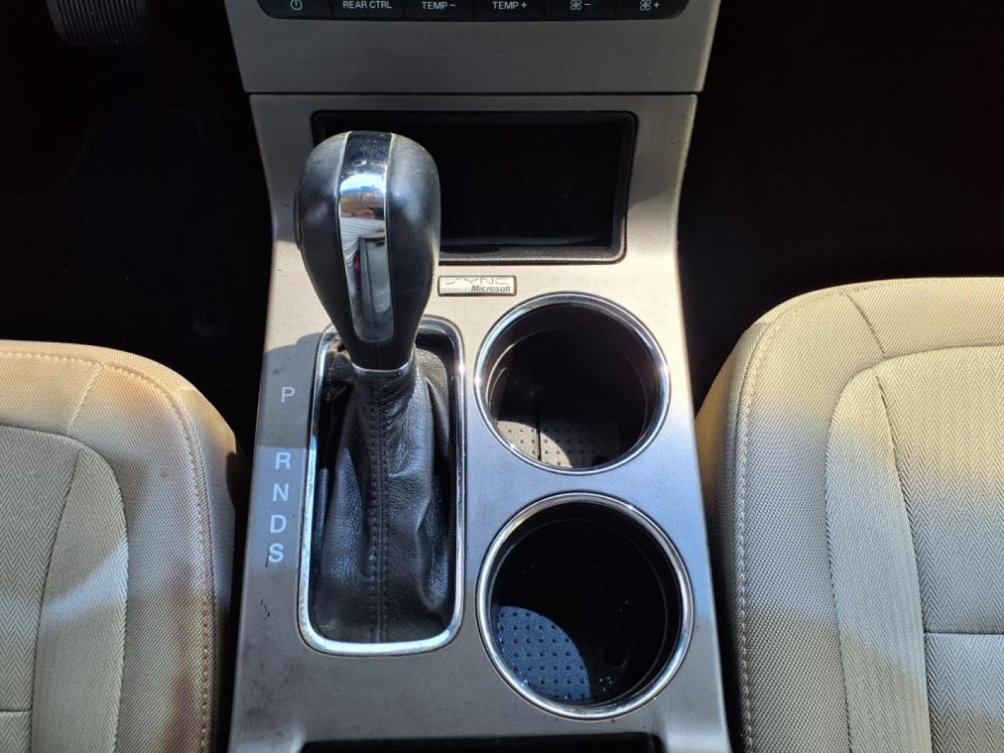 2013 Ingot Silver Metallic Ford Flex SE (2FMGK5B82DB) with an 3.5L 3.5L V6 287hp 254ft. lbs. Sequential Multiport Fuel Injection engine, 6-Speed Shiftable Automatic transmission, located at 5505 N. Summit St., Toledo, OH, 43611, (419) 729-2688, 41.654953, -83.530014 - Photo#11