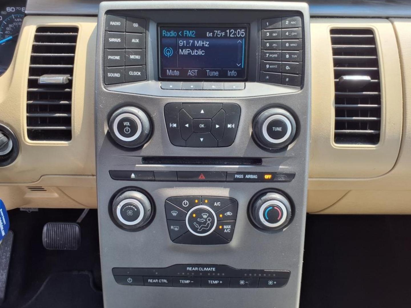 2013 Ingot Silver Metallic Ford Flex SE (2FMGK5B82DB) with an 3.5L 3.5L V6 287hp 254ft. lbs. Sequential Multiport Fuel Injection engine, 6-Speed Shiftable Automatic transmission, located at 5505 N. Summit St., Toledo, OH, 43611, (419) 729-2688, 41.654953, -83.530014 - Photo#12