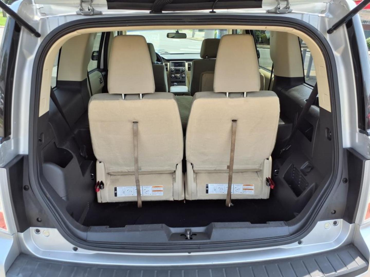 2013 Ingot Silver Metallic Ford Flex SE (2FMGK5B82DB) with an 3.5L 3.5L V6 287hp 254ft. lbs. Sequential Multiport Fuel Injection engine, 6-Speed Shiftable Automatic transmission, located at 5505 N. Summit St., Toledo, OH, 43611, (419) 729-2688, 41.654953, -83.530014 - Photo#14