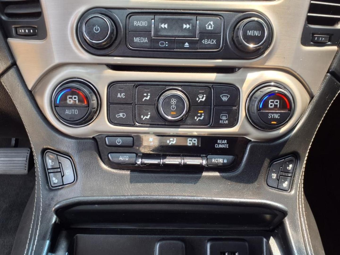 2015 Onyx Black GMC Yukon XL Denali (1GKS2JKJ8FR) with an 6.2L EcoTec3 6.2L V8 420hp 460ft. lbs. Direct Injection engine, Automatic transmission, located at 5505 N. Summit St., Toledo, OH, 43611, (419) 729-2688, 41.654953, -83.530014 - Photo#16