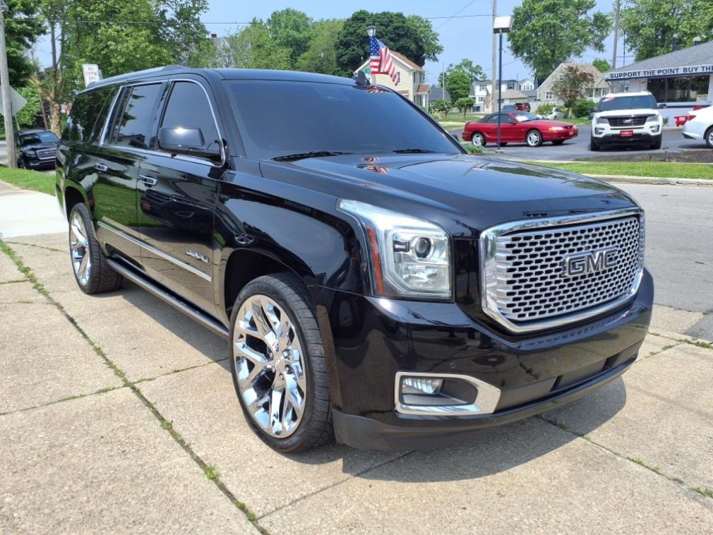 2015 Onyx Black GMC Yukon XL Denali (1GKS2JKJ8FR) with an 6.2L EcoTec3 6.2L V8 420hp 460ft. lbs. Direct Injection engine, Automatic transmission, located at 5505 N. Summit St., Toledo, OH, 43611, (419) 729-2688, 41.654953, -83.530014 - Photo#24