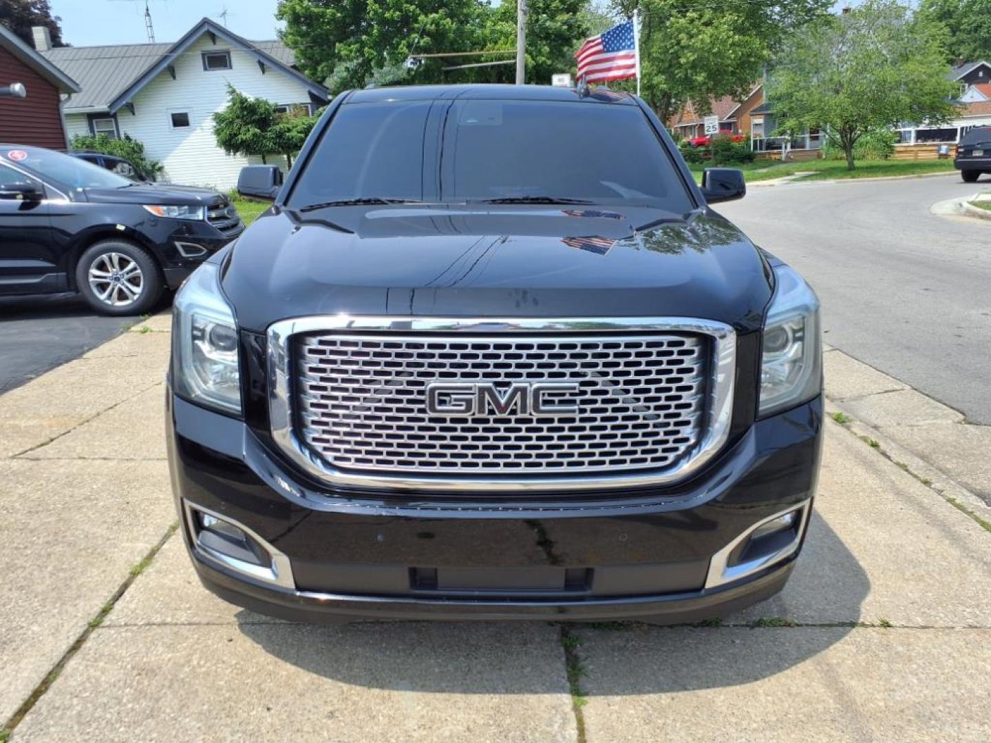 2015 Onyx Black GMC Yukon XL Denali (1GKS2JKJ8FR) with an 6.2L EcoTec3 6.2L V8 420hp 460ft. lbs. Direct Injection engine, Automatic transmission, located at 5505 N. Summit St., Toledo, OH, 43611, (419) 729-2688, 41.654953, -83.530014 - Photo#25
