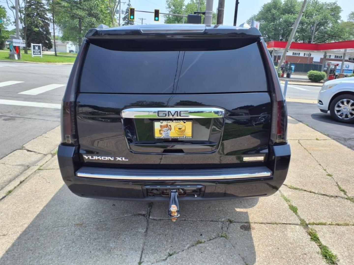 2015 Onyx Black GMC Yukon XL Denali (1GKS2JKJ8FR) with an 6.2L EcoTec3 6.2L V8 420hp 460ft. lbs. Direct Injection engine, Automatic transmission, located at 5505 N. Summit St., Toledo, OH, 43611, (419) 729-2688, 41.654953, -83.530014 - Photo#29