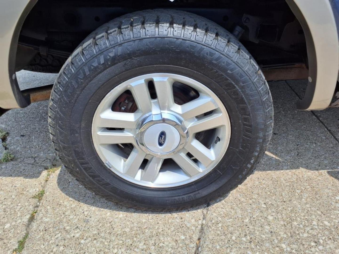 2004 Medium Wedgewood Blue Clearcoat Ford F-150 Lariat (1FTPW14574K) with an 5.4L Triton 5.4L V8 300hp 365ft. lbs. Sequential Multiport Fuel Injection engine, 4-Speed Automatic transmission, located at 5505 N. Summit St., Toledo, OH, 43611, (419) 729-2688, 41.654953, -83.530014 - Photo#24