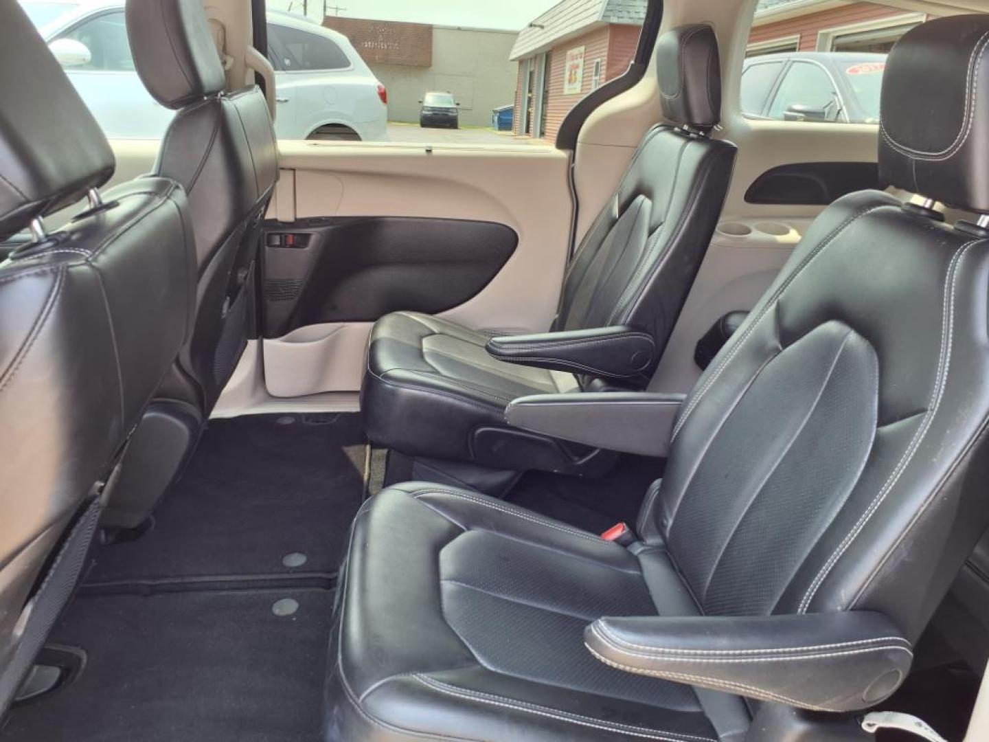 2023 Fathom Blue Pearl Coat Chrysler Pacifica Touring L (2C4RC1BGXPR) with an 3.6L Pentastar 3.6L V6 287hp 262ft. lbs. Sequential Multiport Fuel Injection engine, 9-Speed Shiftable Automatic transmission, located at 5505 N. Summit St., Toledo, OH, 43611, (419) 729-2688, 41.654953, -83.530014 - Photo#3