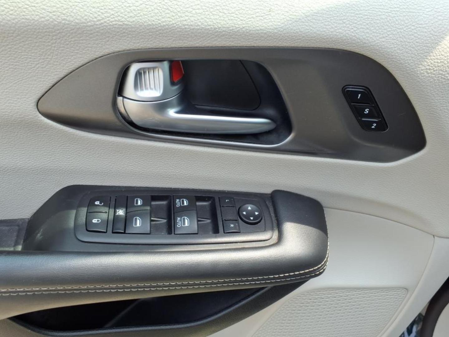 2023 Fathom Blue Pearl Coat Chrysler Pacifica Touring L (2C4RC1BGXPR) with an 3.6L Pentastar 3.6L V6 287hp 262ft. lbs. Sequential Multiport Fuel Injection engine, 9-Speed Shiftable Automatic transmission, located at 5505 N. Summit St., Toledo, OH, 43611, (419) 729-2688, 41.654953, -83.530014 - Photo#7