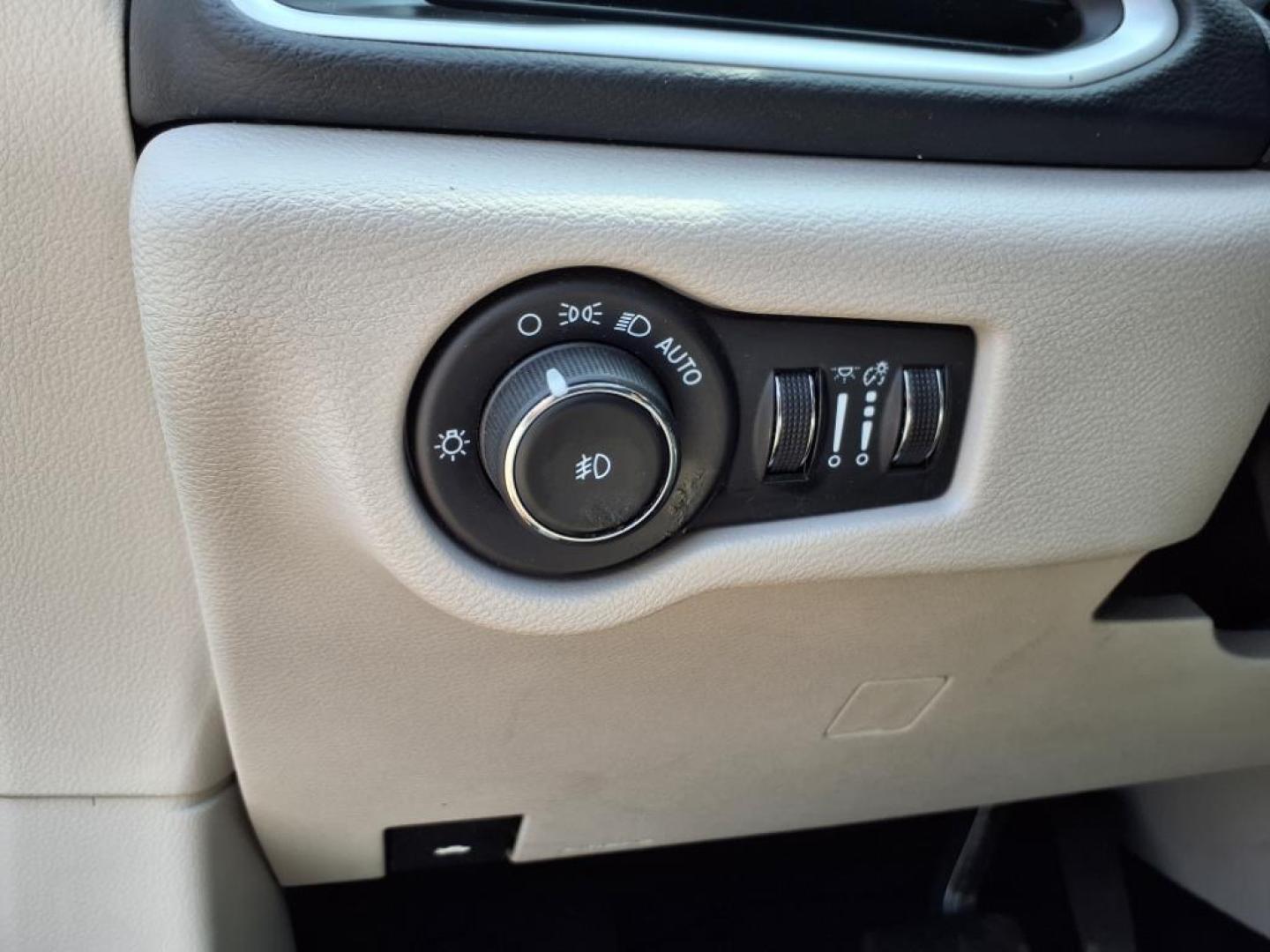 2023 Fathom Blue Pearl Coat Chrysler Pacifica Touring L (2C4RC1BGXPR) with an 3.6L Pentastar 3.6L V6 287hp 262ft. lbs. Sequential Multiport Fuel Injection engine, 9-Speed Shiftable Automatic transmission, located at 5505 N. Summit St., Toledo, OH, 43611, (419) 729-2688, 41.654953, -83.530014 - Photo#15