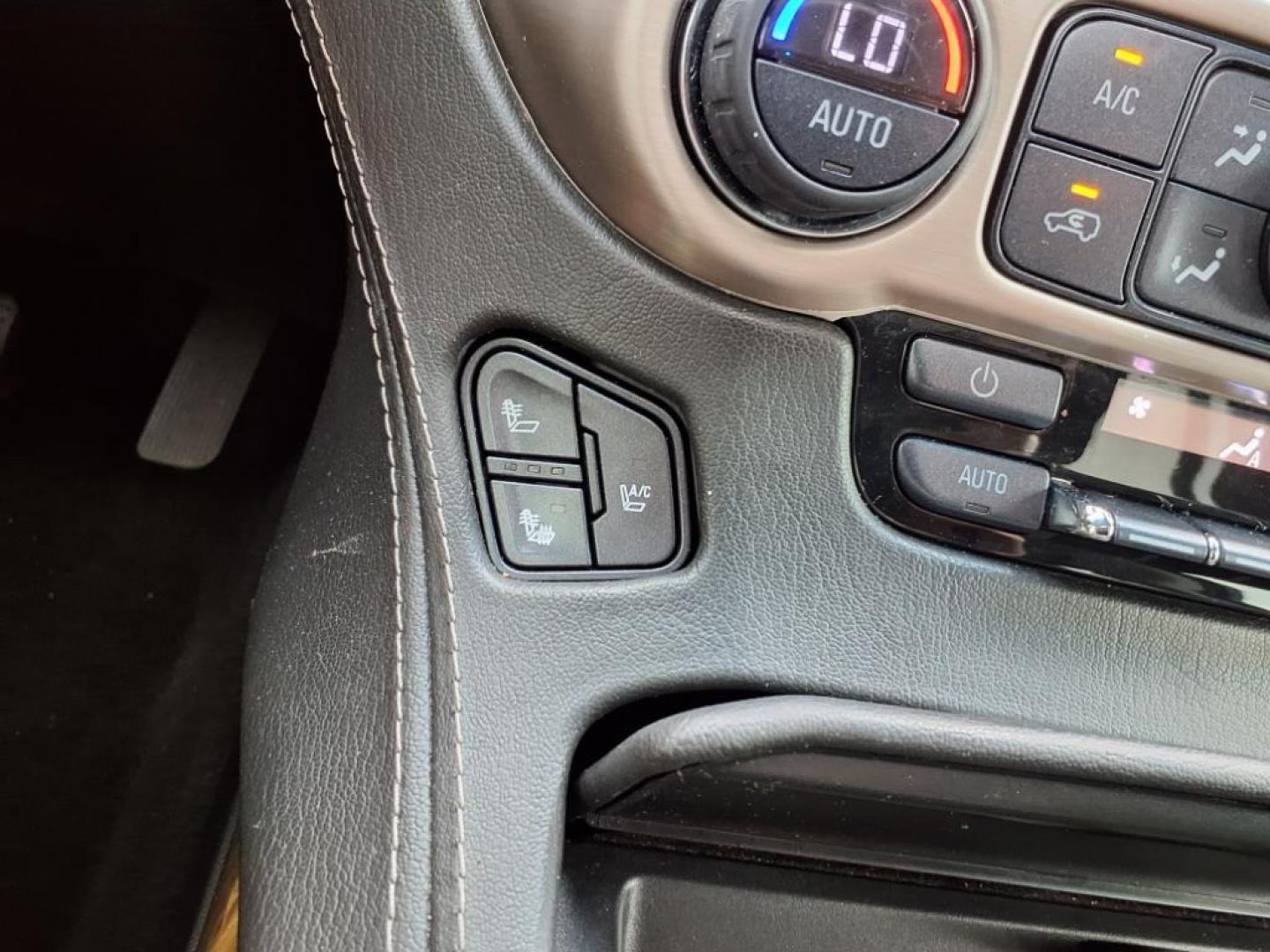 2016 Onyx Black GMC Yukon Denali (1GKS2CKJ4GR) with an 6.2L EcoTec3 6.2L V8 420hp 460ft. lbs. Direct Injection engine, 8-Speed Shiftable Automatic transmission, located at 5505 N. Summit St., Toledo, OH, 43611, (419) 729-2688, 41.654953, -83.530014 - Photo#15