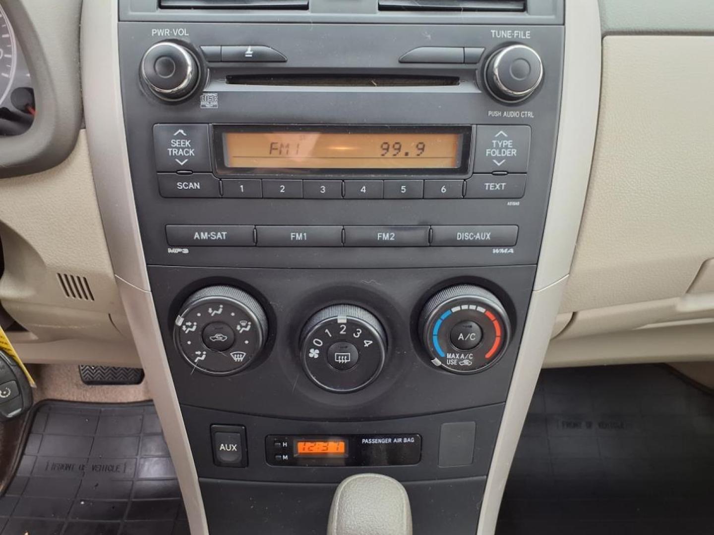 2010 Capri Sea Metallic Toyota Corolla Base (2T1BU4EEXAC) with an 1.8L 1.8L I4 132hp 128ft. lbs. Sequential Multiport Fuel Injection engine, 4-Speed Automatic transmission, located at 5505 N. Summit St., Toledo, OH, 43611, (419) 729-2688, 41.654953, -83.530014 - Photo#8