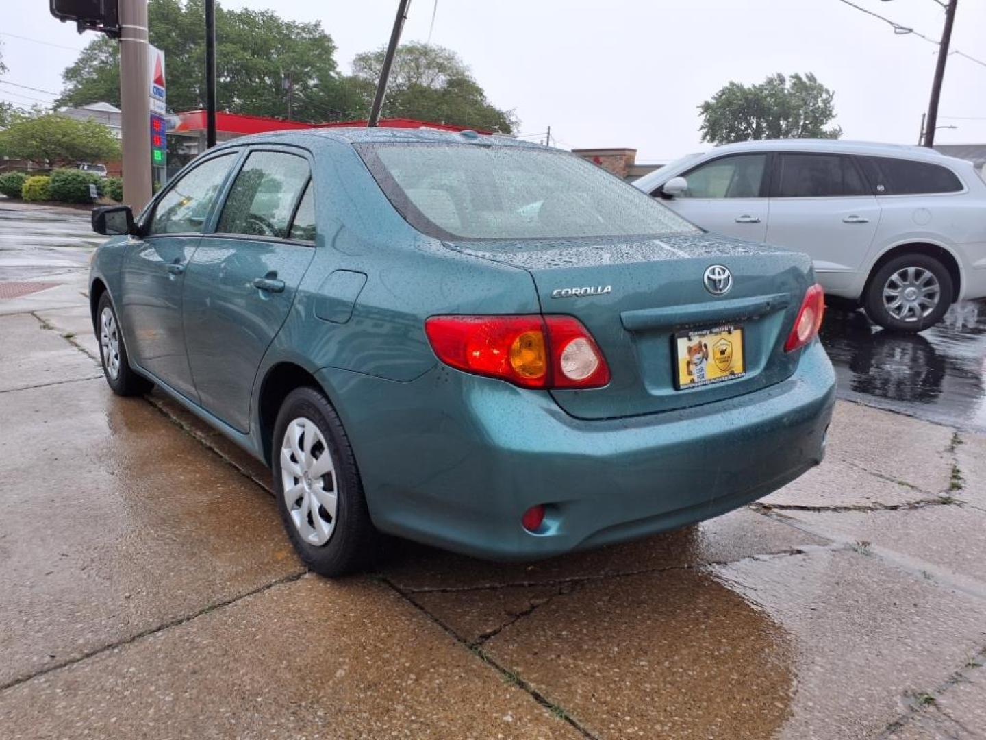2010 Capri Sea Metallic Toyota Corolla Base (2T1BU4EEXAC) with an 1.8L 1.8L I4 132hp 128ft. lbs. Sequential Multiport Fuel Injection engine, 4-Speed Automatic transmission, located at 5505 N. Summit St., Toledo, OH, 43611, (419) 729-2688, 41.654953, -83.530014 - Photo#15