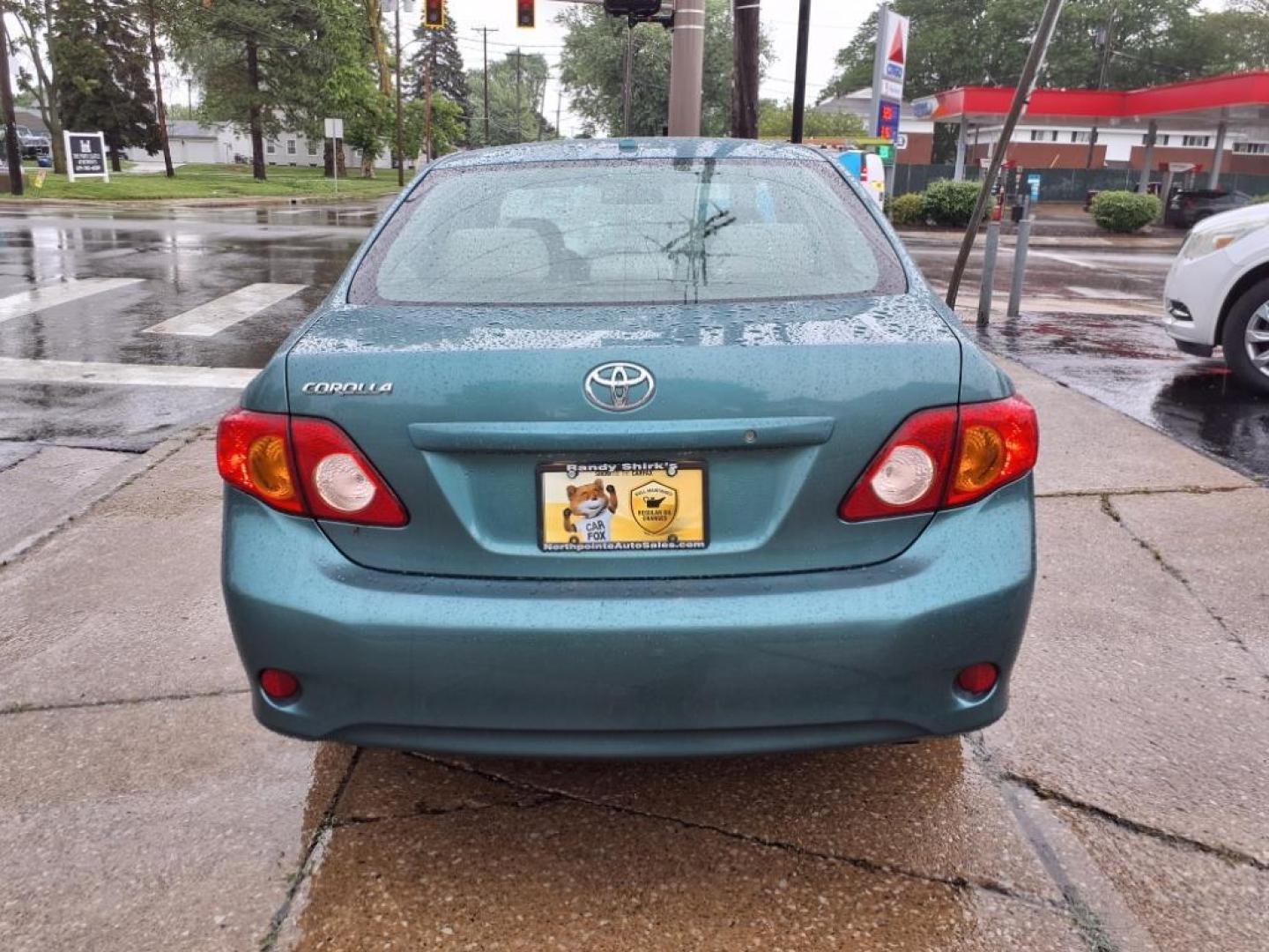 2010 Capri Sea Metallic Toyota Corolla Base (2T1BU4EEXAC) with an 1.8L 1.8L I4 132hp 128ft. lbs. Sequential Multiport Fuel Injection engine, 4-Speed Automatic transmission, located at 5505 N. Summit St., Toledo, OH, 43611, (419) 729-2688, 41.654953, -83.530014 - Photo#16