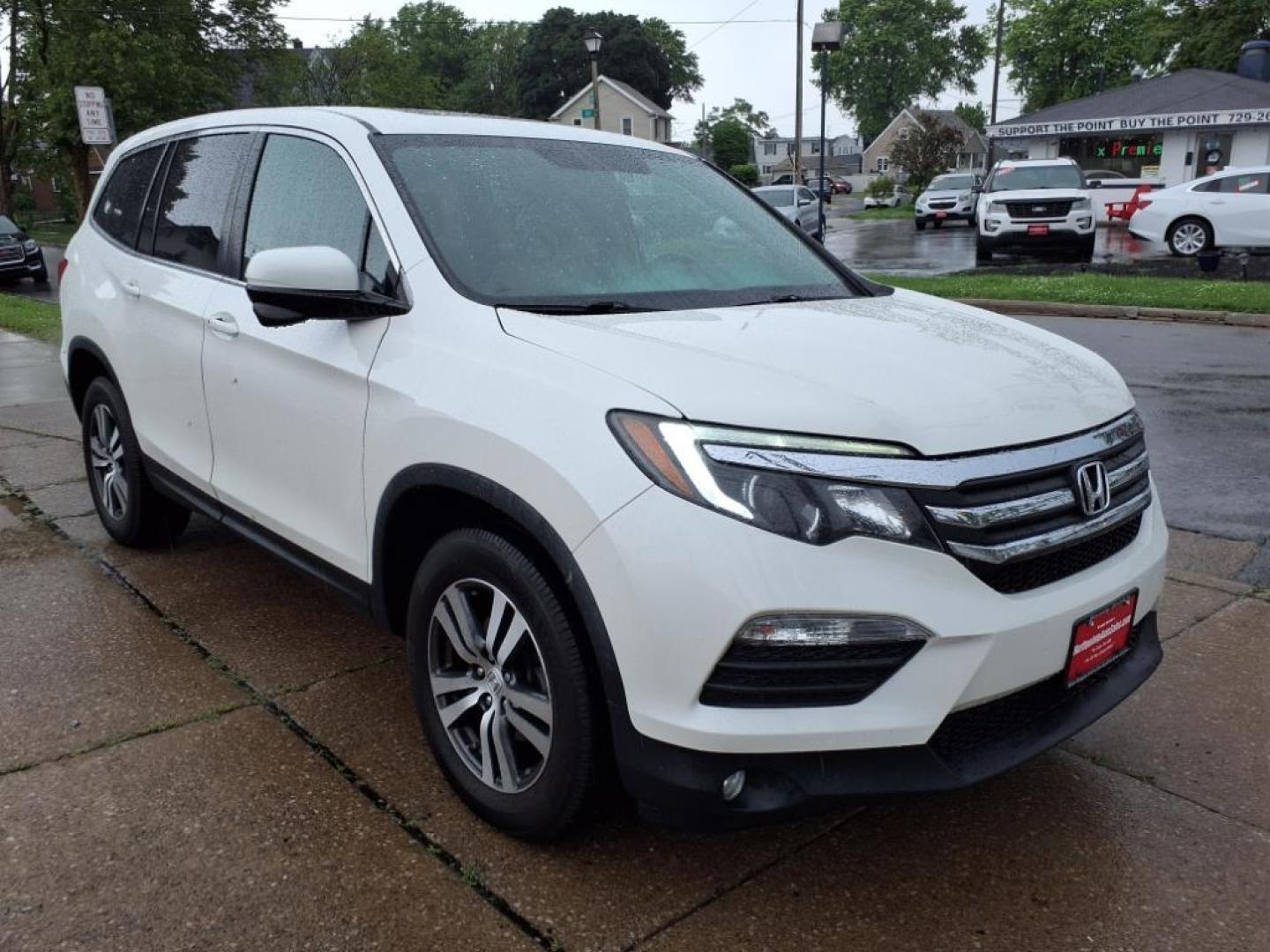 2018 White Diamond Pearl Honda Pilot EX-L w/RES (5FNYF6H89JB) with an 3.5L 3.5L V6 280hp 262ft. lbs. Direct Injection engine, 6-Speed Shiftable Automatic transmission, located at 5505 N. Summit St., Toledo, OH, 43611, (419) 729-2688, 41.654953, -83.530014 - Photo#20