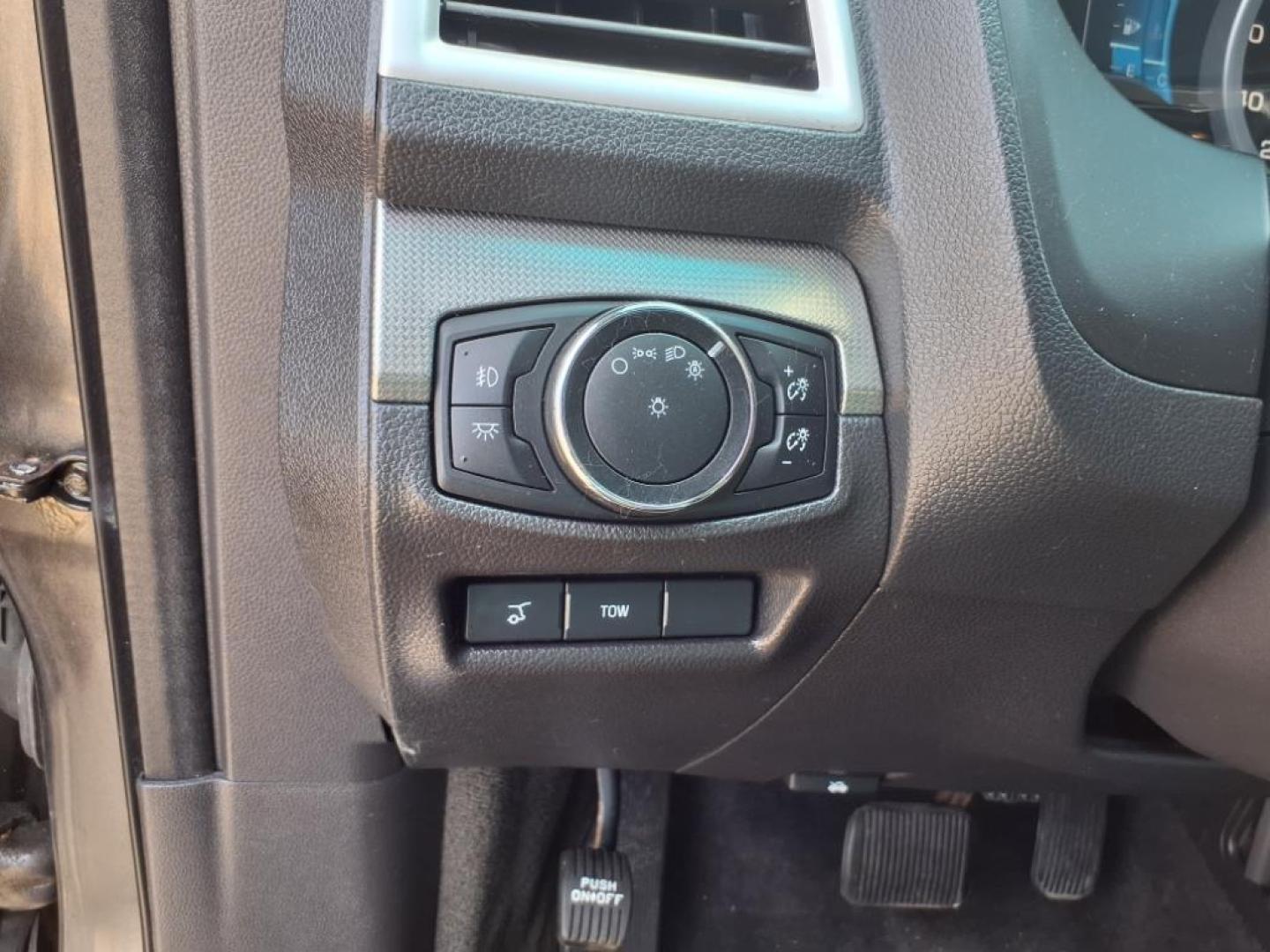 2015 Magnetic Metallic Ford Explorer AWD sport (1FM5K8GT5FG) with an 3.5L EcoBoost 3.5L Twin Turbo V6 365hp 350ft. lbs. Direct Injection engine, 6-Speed Shiftable Automatic transmission, located at 5505 N. Summit St., Toledo, OH, 43611, (419) 729-2688, 41.654953, -83.530014 - Photo#18