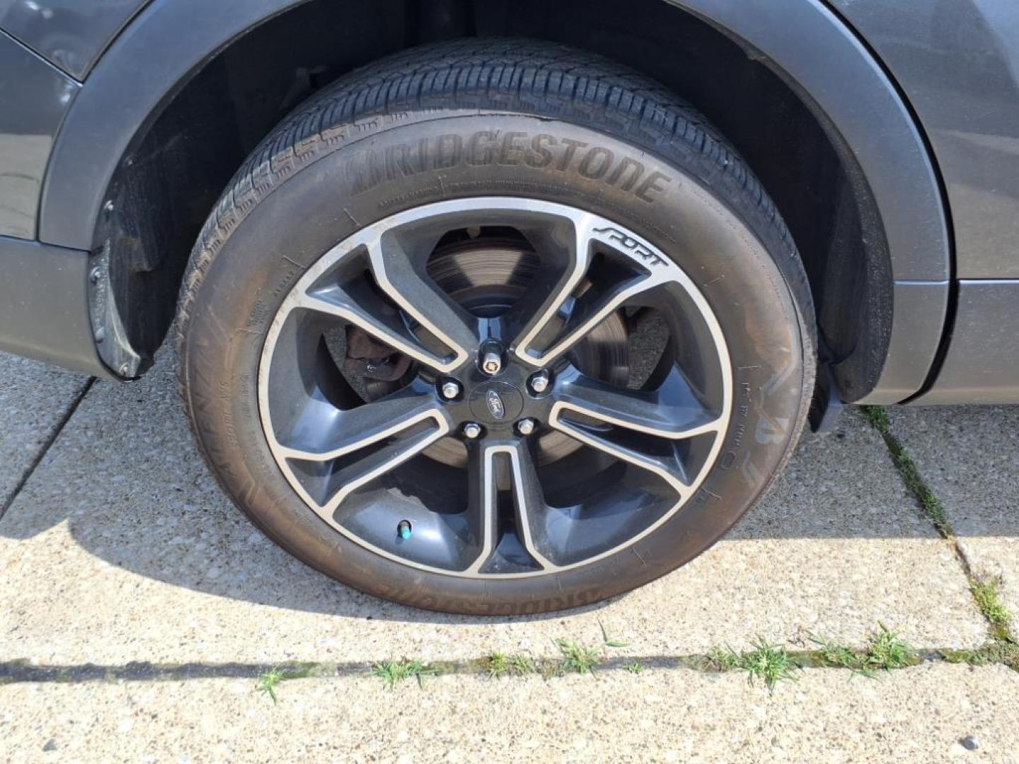 2015 Magnetic Metallic Ford Explorer AWD sport (1FM5K8GT5FG) with an 3.5L EcoBoost 3.5L Twin Turbo V6 365hp 350ft. lbs. Direct Injection engine, 6-Speed Shiftable Automatic transmission, located at 5505 N. Summit St., Toledo, OH, 43611, (419) 729-2688, 41.654953, -83.530014 - Photo#28