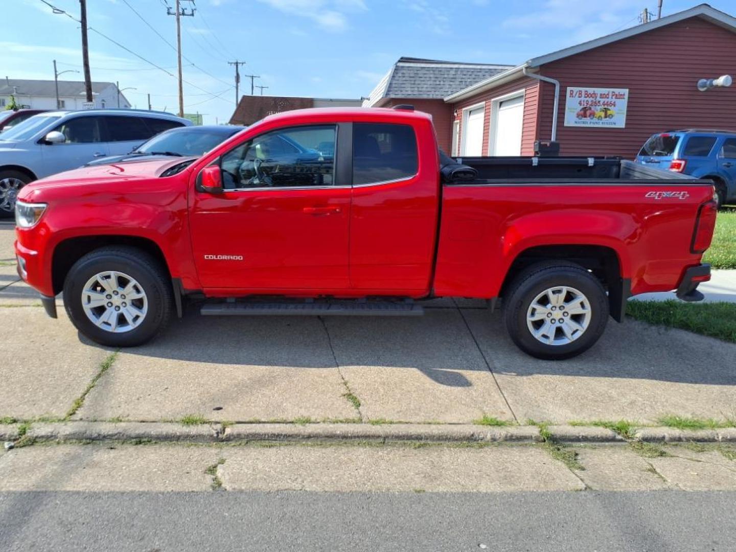 2015 Red Hot Chevrolet Colorado LT (1GCHTBEAXF1) with an 2.5L 2.5L I4 200hp 191ft. lbs. Direct Injection engine, 6-Speed Shiftable Automatic transmission, located at 5505 N. Summit St., Toledo, OH, 43611, (419) 729-2688, 41.654953, -83.530014 - Photo#18