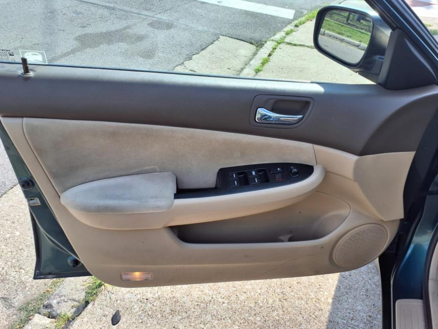 2003 Noble Green Pearl Honda Accord LX (1HGCM56353A) with an 2.4L 2.4L I4 160hp 161ft. lbs. Fuel Injected engine, 5-Speed Automatic transmission, located at 5505 N. Summit St., Toledo, OH, 43611, (419) 729-2688, 41.654953, -83.530014 - Photo#4