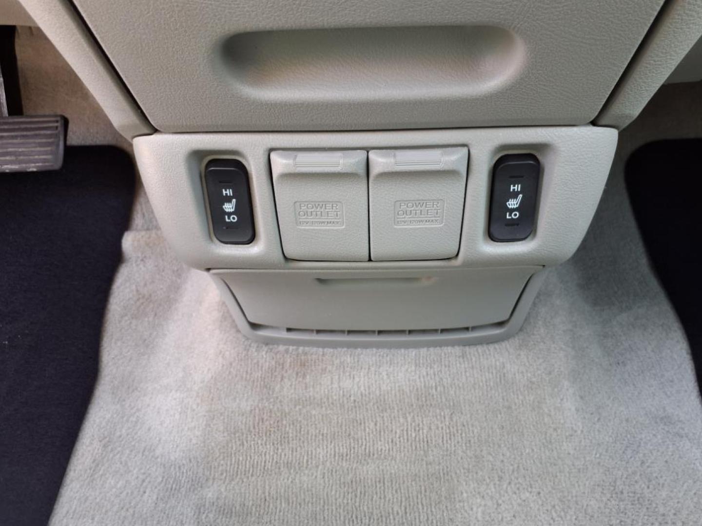 2006 Sage Brush Pearl Honda Odyssey EX-L (5FNRL38666B) with an 3.5L 3L NA V6 single overhead cam (SOHC) 24V Fuel Injected engine, 5-Speed Automatic transmission, located at 5505 N. Summit St., Toledo, OH, 43611, (419) 729-2688, 41.654953, -83.530014 - Photo#12