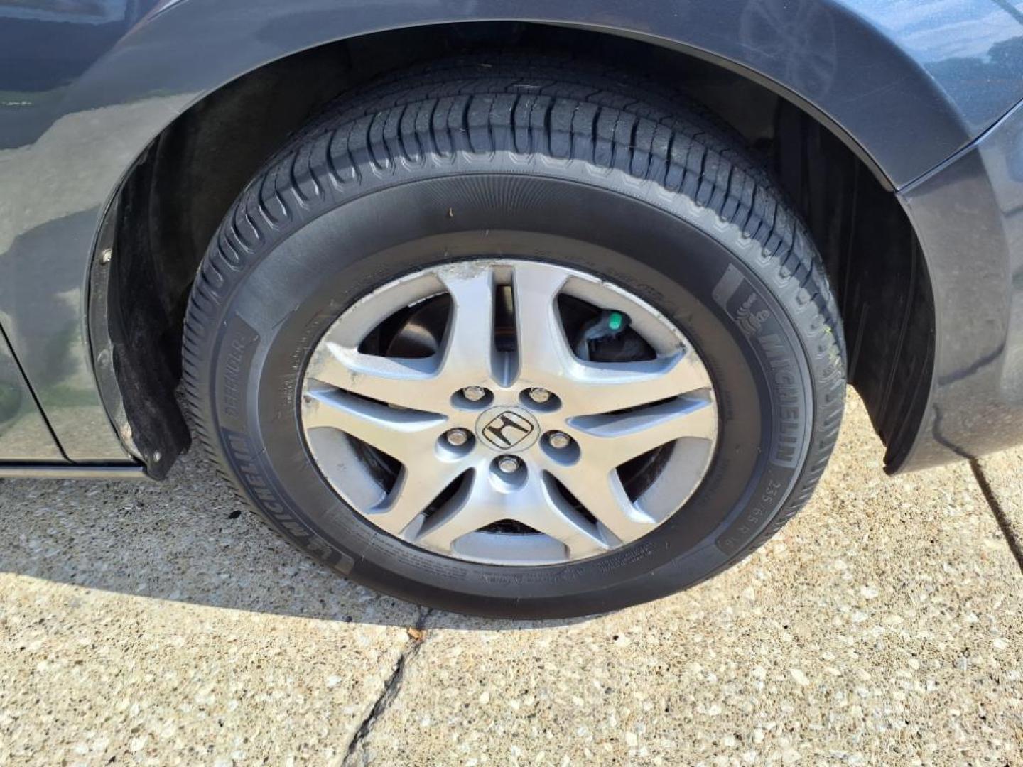 2006 Sage Brush Pearl Honda Odyssey EX-L (5FNRL38666B) with an 3.5L 3L NA V6 single overhead cam (SOHC) 24V Fuel Injected engine, 5-Speed Automatic transmission, located at 5505 N. Summit St., Toledo, OH, 43611, (419) 729-2688, 41.654953, -83.530014 - Photo#26
