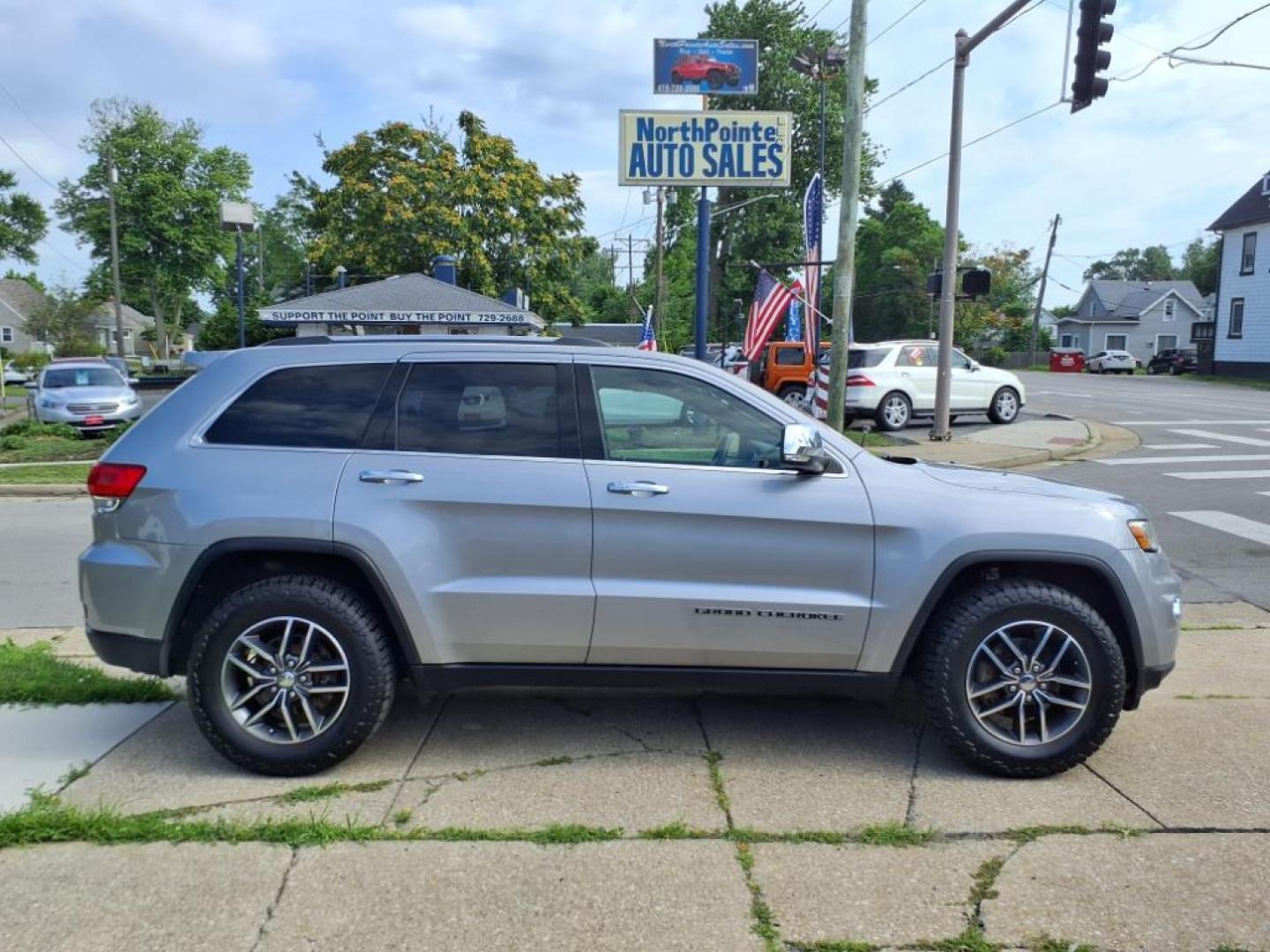 2017 Billet Silver Metallic Clear Coat Jeep Grand Cherokee Limited (1C4RJFBG7HC) with an 3.6L Pentastar 3.6L V6 295hp 260ft. lbs. Sequential Multiport Fuel Injection engine, 8-Speed Shiftable Automatic transmission, located at 5505 N. Summit St., Toledo, OH, 43611, (419) 729-2688, 41.654953, -83.530014 - Photo#0