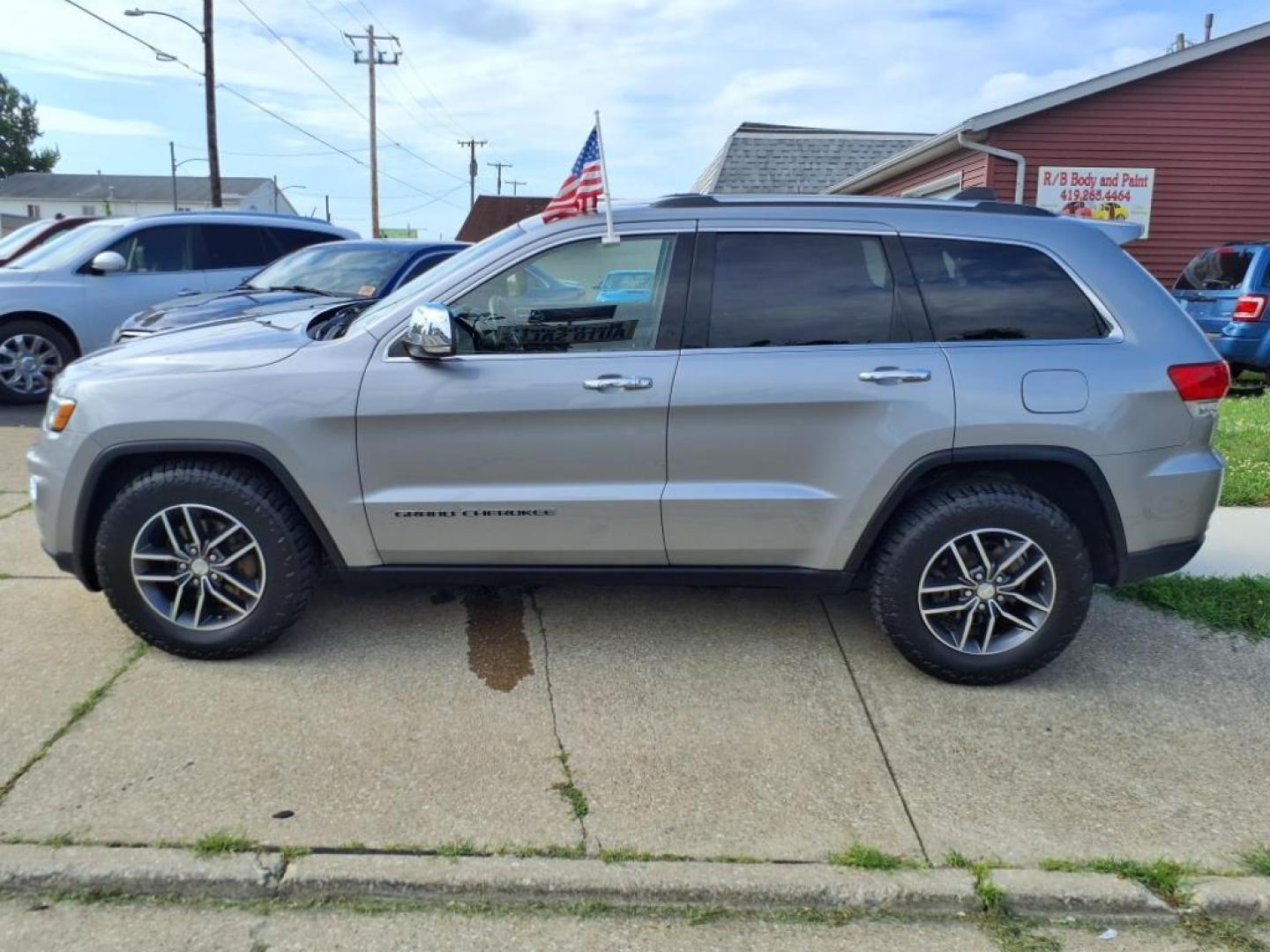 2017 Billet Silver Metallic Clear Coat Jeep Grand Cherokee Limited (1C4RJFBG7HC) with an 3.6L Pentastar 3.6L V6 295hp 260ft. lbs. Sequential Multiport Fuel Injection engine, 8-Speed Shiftable Automatic transmission, located at 5505 N. Summit St., Toledo, OH, 43611, (419) 729-2688, 41.654953, -83.530014 - Photo#24