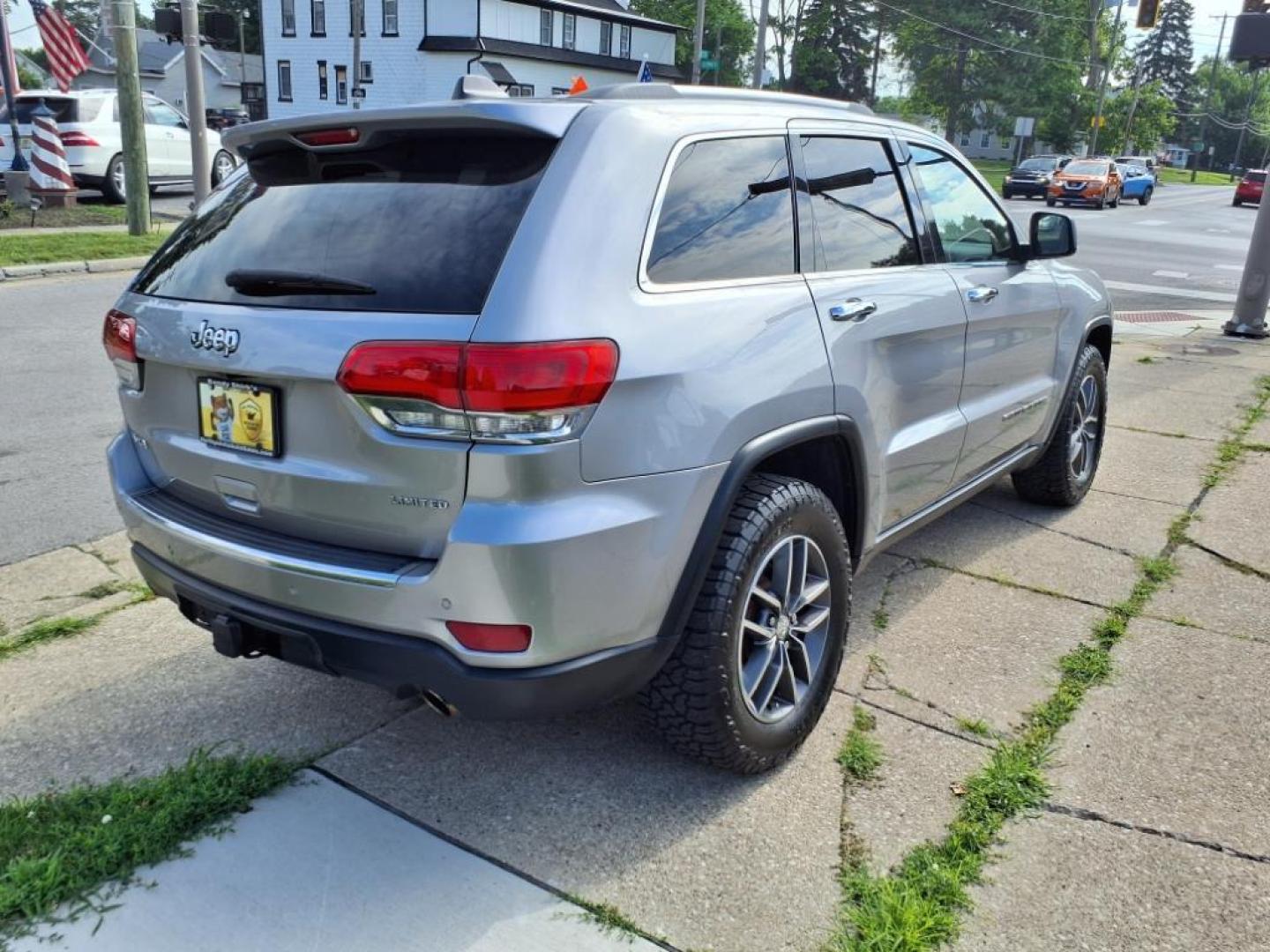2017 Billet Silver Metallic Clear Coat Jeep Grand Cherokee Limited (1C4RJFBG7HC) with an 3.6L Pentastar 3.6L V6 295hp 260ft. lbs. Sequential Multiport Fuel Injection engine, 8-Speed Shiftable Automatic transmission, located at 5505 N. Summit St., Toledo, OH, 43611, (419) 729-2688, 41.654953, -83.530014 - Photo#27
