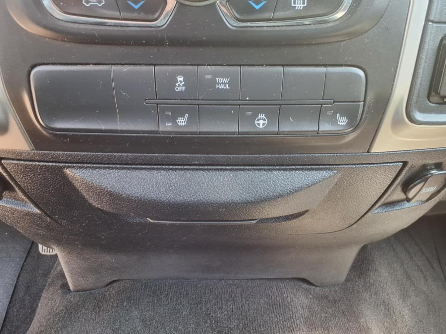 2016 Granite Crystal Metallic Clear Coat RAM 1500 Big Horn (1C6RR7LT8GS) with an 5.7L HEMI 5.7L V8 395hp 410ft. lbs. Sequential Multiport Fuel Injection engine, 8-Speed Shiftable Automatic transmission, located at 5505 N. Summit St., Toledo, OH, 43611, (419) 729-2688, 41.654953, -83.530014 - Photo#11