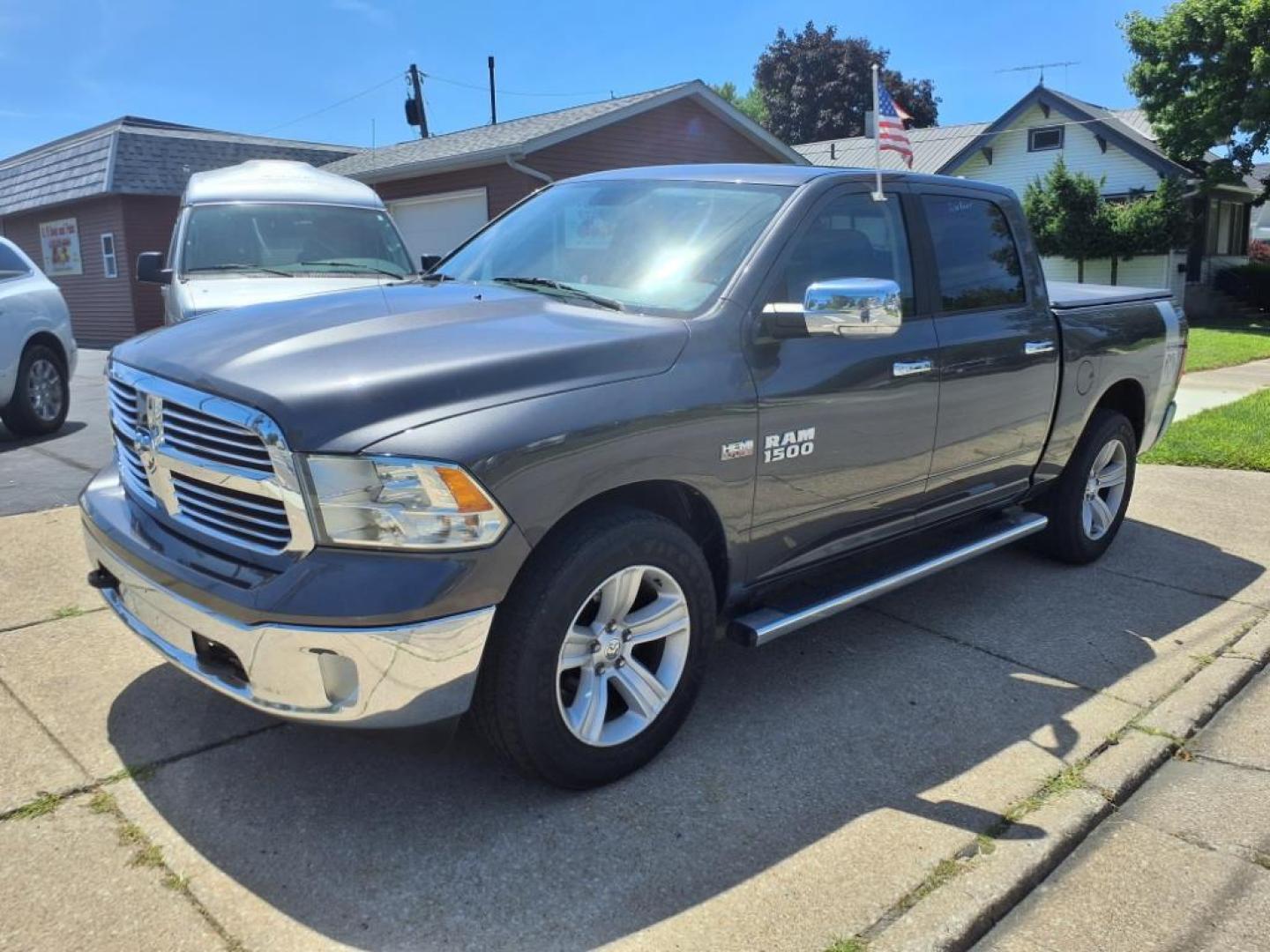 2016 Granite Crystal Metallic Clear Coat RAM 1500 Big Horn (1C6RR7LT8GS) with an 5.7L HEMI 5.7L V8 395hp 410ft. lbs. Sequential Multiport Fuel Injection engine, 8-Speed Shiftable Automatic transmission, located at 5505 N. Summit St., Toledo, OH, 43611, (419) 729-2688, 41.654953, -83.530014 - Photo#19