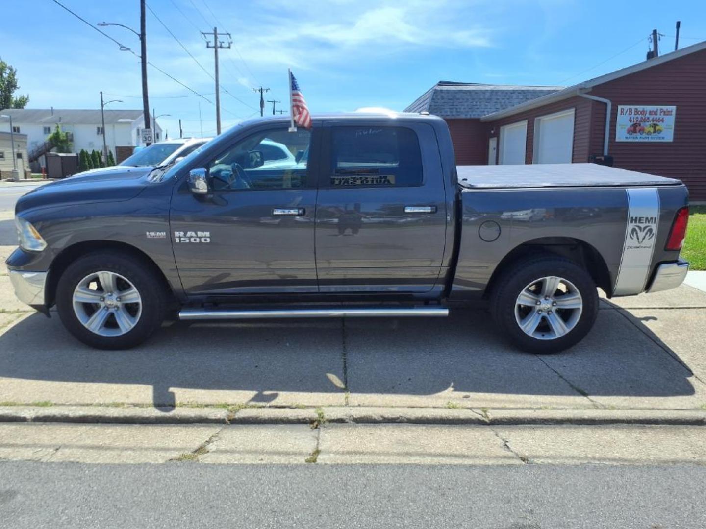 2016 Granite Crystal Metallic Clear Coat RAM 1500 Big Horn (1C6RR7LT8GS) with an 5.7L HEMI 5.7L V8 395hp 410ft. lbs. Sequential Multiport Fuel Injection engine, 8-Speed Shiftable Automatic transmission, located at 5505 N. Summit St., Toledo, OH, 43611, (419) 729-2688, 41.654953, -83.530014 - Photo#20