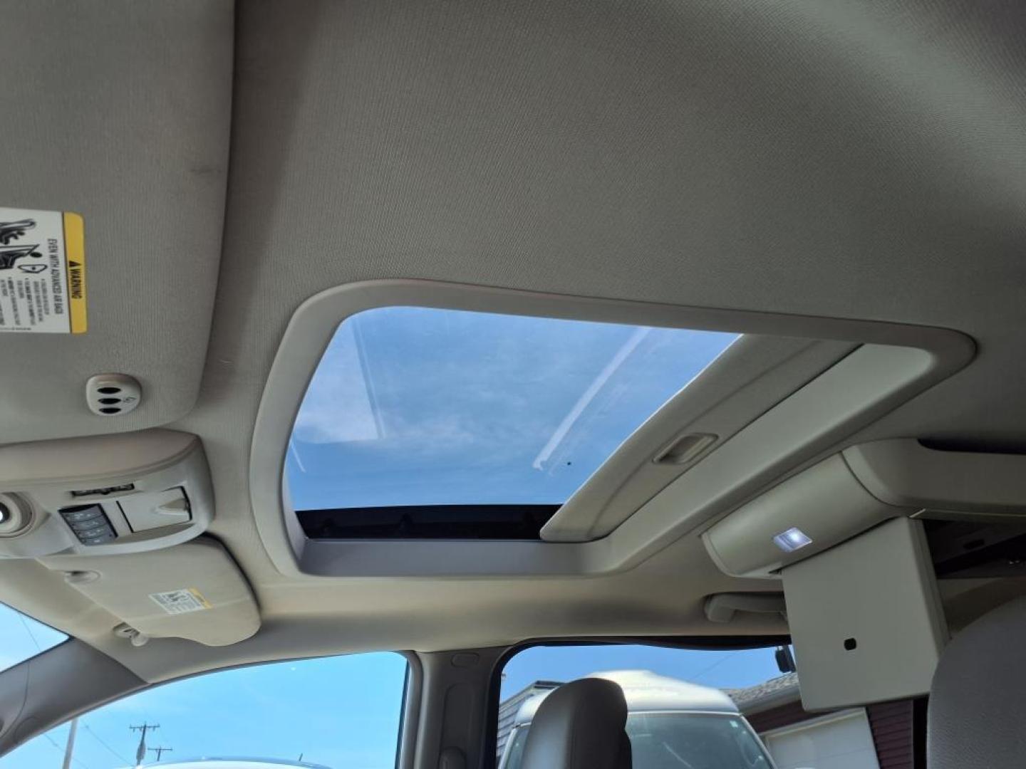 2016 Bright White Clear Coat Chrysler Town and Country Touring-L (2C4RC1CG3GR) with an 3.6L Pentastar 3.6L Flex Fuel V6 283hp 260ft. lbs. Sequential Multiport Fuel Injection engine, 6-Speed Shiftable Automatic transmission, located at 5505 N. Summit St., Toledo, OH, 43611, (419) 729-2688, 41.654953, -83.530014 - Photo#1