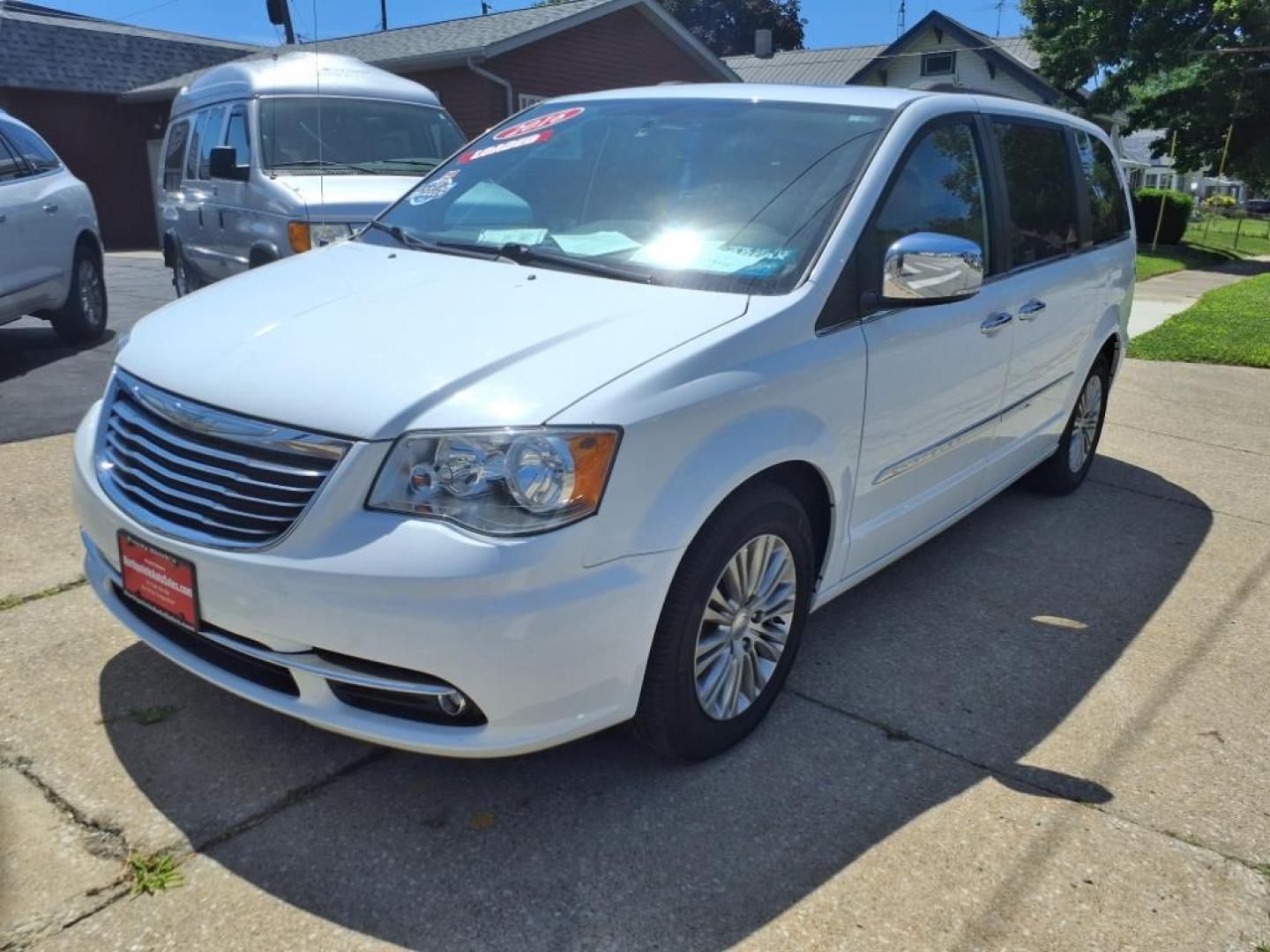 2016 Bright White Clear Coat Chrysler Town and Country Touring-L (2C4RC1CG3GR) with an 3.6L Pentastar 3.6L Flex Fuel V6 283hp 260ft. lbs. Sequential Multiport Fuel Injection engine, 6-Speed Shiftable Automatic transmission, located at 5505 N. Summit St., Toledo, OH, 43611, (419) 729-2688, 41.654953, -83.530014 - Photo#23