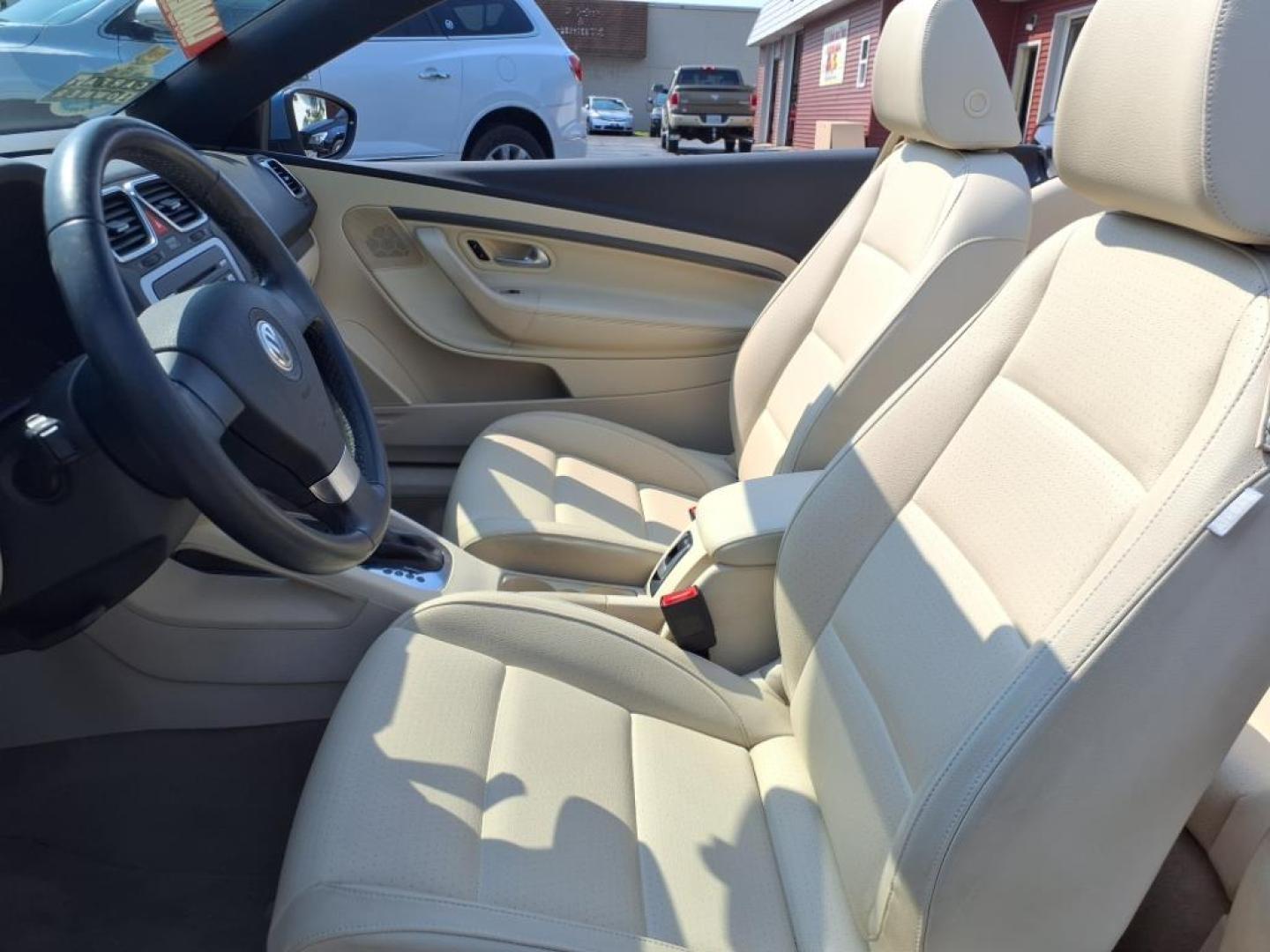 2009 Eismeer Blue Metallic Volkswagen Eos Komfort (WVWBA71F09V) with an 2.0L 2.0L I4 Turbo 200hp 207ft. lbs. Fuel Injected engine, 6-Speed Double Clutch transmission, located at 5505 N. Summit St., Toledo, OH, 43611, (419) 729-2688, 41.654953, -83.530014 - Photo#1