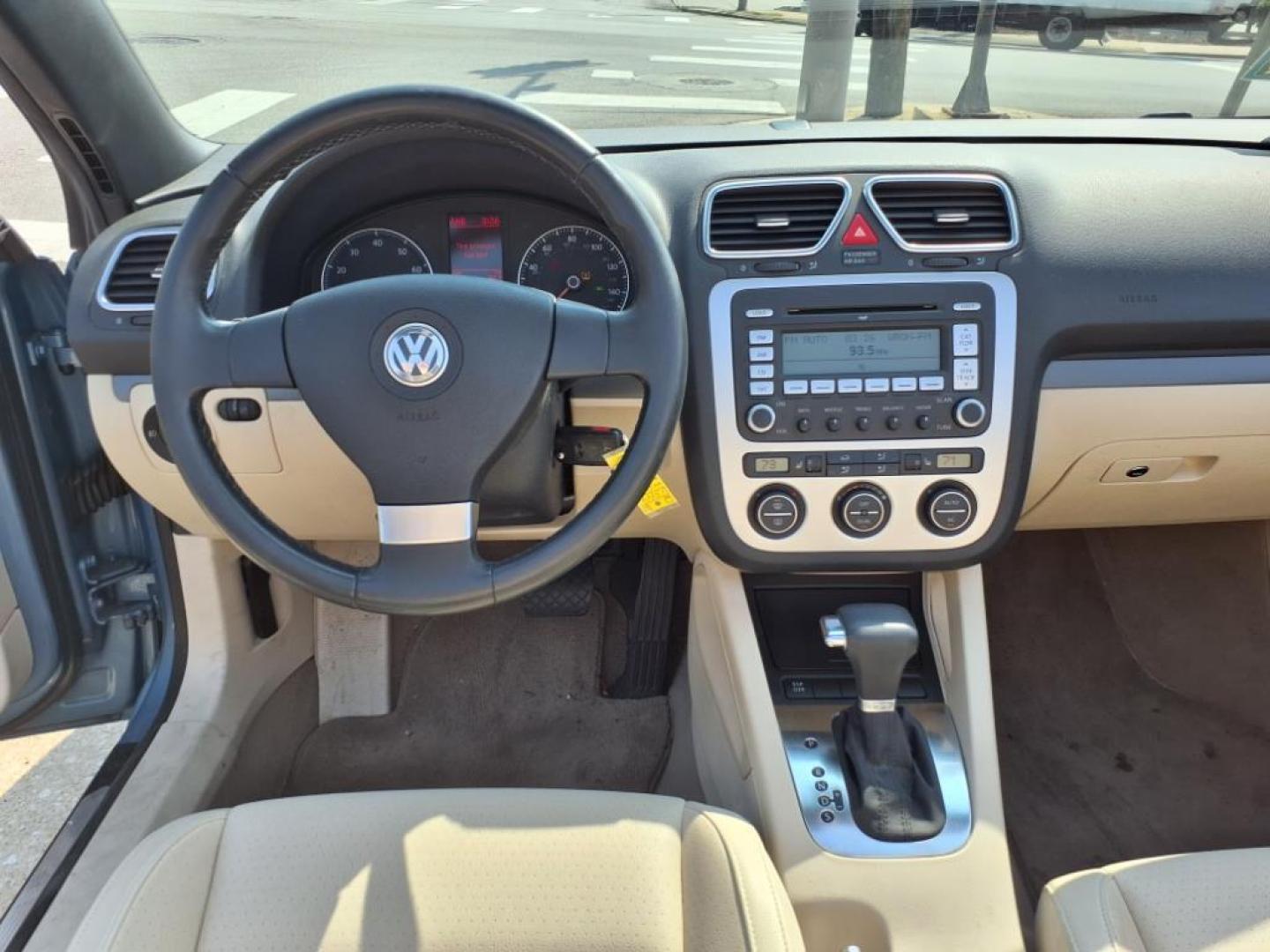 2009 Eismeer Blue Metallic Volkswagen Eos Komfort (WVWBA71F09V) with an 2.0L 2.0L I4 Turbo 200hp 207ft. lbs. Fuel Injected engine, 6-Speed Double Clutch transmission, located at 5505 N. Summit St., Toledo, OH, 43611, (419) 729-2688, 41.654953, -83.530014 - Photo#4