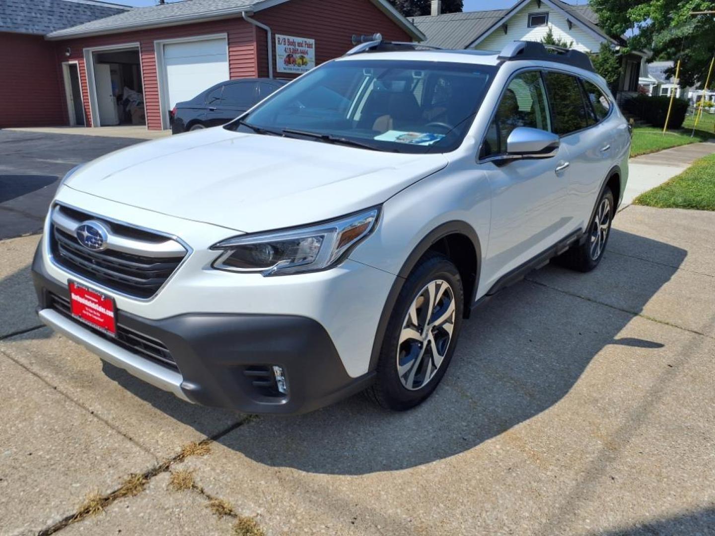 2020 Magnetite Gray Metallic Subaru Outback Touring XT (4S4BTGPD1L3) with an 2.4L 2.4L Turbo H4 260hp 277ft. lbs. Direct Injection engine, 8-Speed Shiftable CVT transmission, located at 5505 N. Summit St., Toledo, OH, 43611, (419) 729-2688, 41.654953, -83.530014 - Photo#25