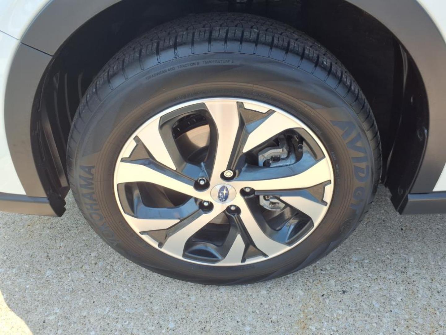 2020 Magnetite Gray Metallic Subaru Outback Touring XT (4S4BTGPD1L3) with an 2.4L 2.4L Turbo H4 260hp 277ft. lbs. Direct Injection engine, 8-Speed Shiftable CVT transmission, located at 5505 N. Summit St., Toledo, OH, 43611, (419) 729-2688, 41.654953, -83.530014 - Photo#32
