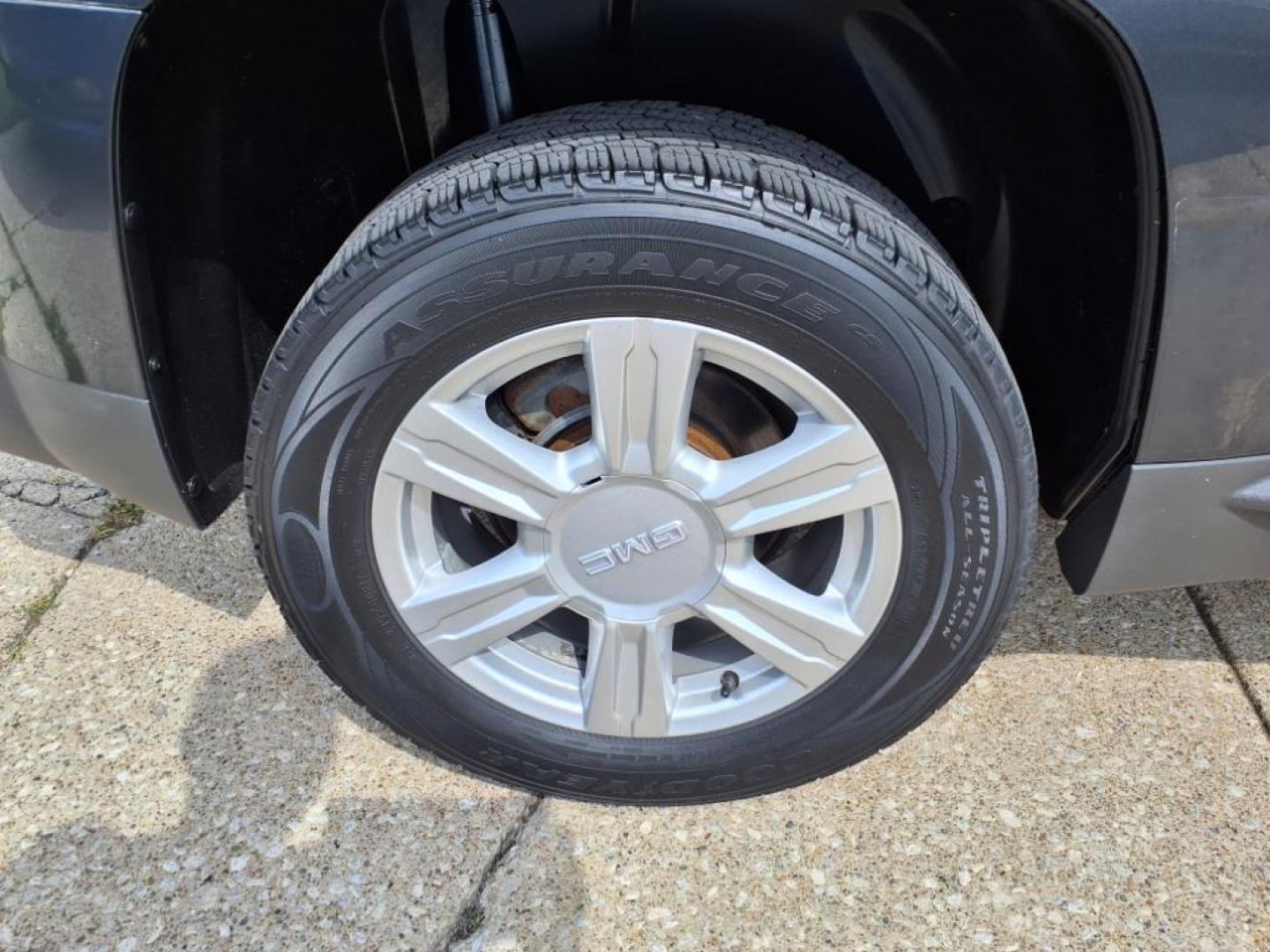 2014 Ashen Gray Metallic GMC Terrain SLE-1 (2GKALMEKXE6) with an 2.4L Ecotec 2.4L I4 182hp 172ft. lbs. Direct Injection engine, 6-Speed Shiftable Automatic transmission, located at 5505 N. Summit St., Toledo, OH, 43611, (419) 729-2688, 41.654953, -83.530014 - Photo#23