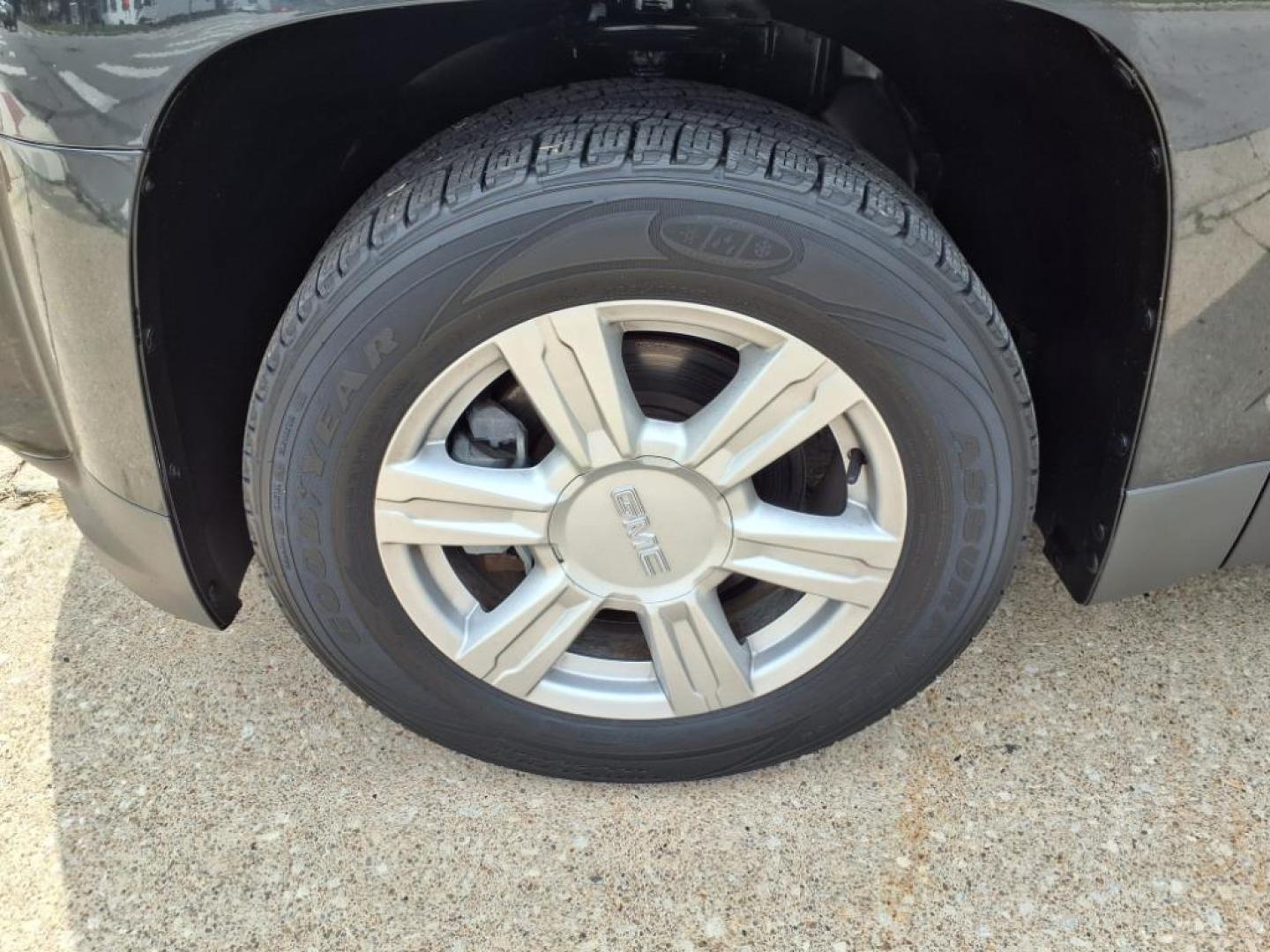 2014 Ashen Gray Metallic GMC Terrain SLE-1 (2GKALMEKXE6) with an 2.4L Ecotec 2.4L I4 182hp 172ft. lbs. Direct Injection engine, 6-Speed Shiftable Automatic transmission, located at 5505 N. Summit St., Toledo, OH, 43611, (419) 729-2688, 41.654953, -83.530014 - Photo#25