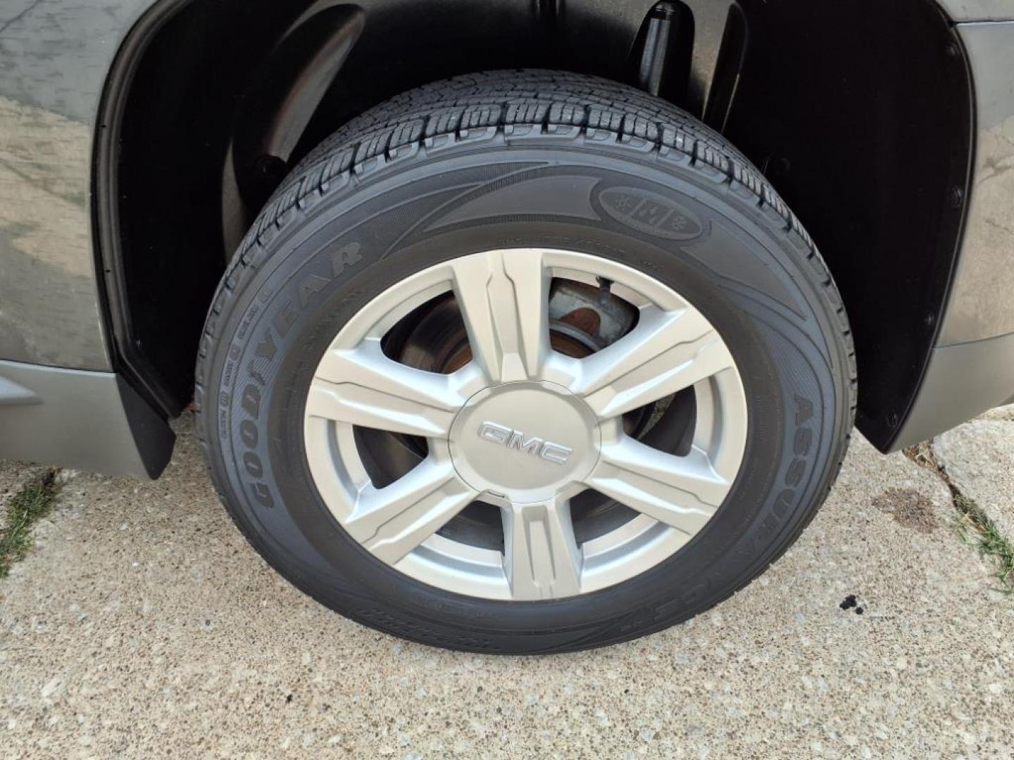 2014 Ashen Gray Metallic GMC Terrain SLE-1 (2GKALMEKXE6) with an 2.4L Ecotec 2.4L I4 182hp 172ft. lbs. Direct Injection engine, 6-Speed Shiftable Automatic transmission, located at 5505 N. Summit St., Toledo, OH, 43611, (419) 729-2688, 41.654953, -83.530014 - Photo#26