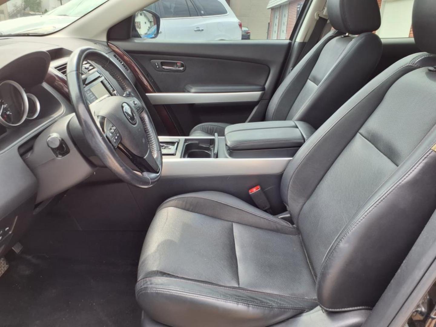 2014 Jet Black Mica Mazda CX-9 Grand Touring (JM3TB3DA1E0) with an 3.7L 3.7L V6 273hp 270ft. lbs. Fuel Injected engine, 6-Speed Shiftable Automatic transmission, located at 5505 N. Summit St., Toledo, OH, 43611, (419) 729-2688, 41.654953, -83.530014 - Photo#2