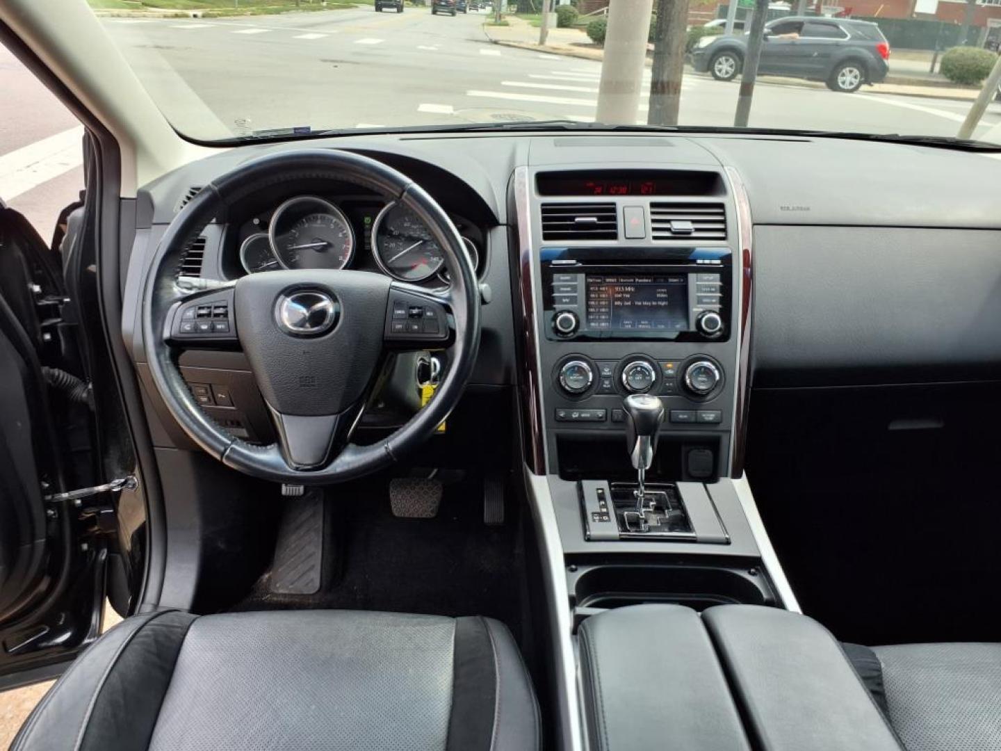 2014 Jet Black Mica Mazda CX-9 Grand Touring (JM3TB3DA1E0) with an 3.7L 3.7L V6 273hp 270ft. lbs. Fuel Injected engine, 6-Speed Shiftable Automatic transmission, located at 5505 N. Summit St., Toledo, OH, 43611, (419) 729-2688, 41.654953, -83.530014 - Photo#7