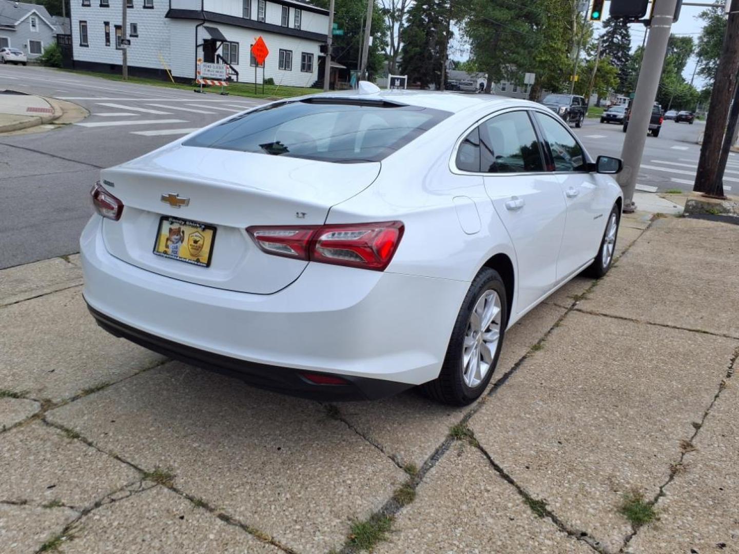 2019 Summit White Chevrolet Malibu LT (1G1ZD5ST8KF) with an 1.5L Ecotec 1.5L Turbo I4 160hp 184ft. lbs. Direct Injection engine, CVT transmission, located at 5505 N. Summit St., Toledo, OH, 43611, (419) 729-2688, 41.654953, -83.530014 - Photo#25