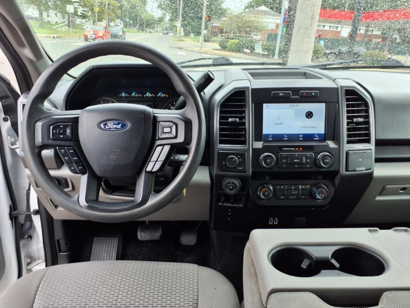 2020 Oxford White Ford F-150 XLT (1FTEW1C42LK) with an 3.5L EcoBoost 3.5L Twin Turbo V6 375hp 470ft. lbs. Common Rail Direct Injection engine, 10-Speed Shiftable Automatic transmission, located at 5505 N. Summit St., Toledo, OH, 43611, (419) 729-2688, 41.654953, -83.530014 - Photo#4