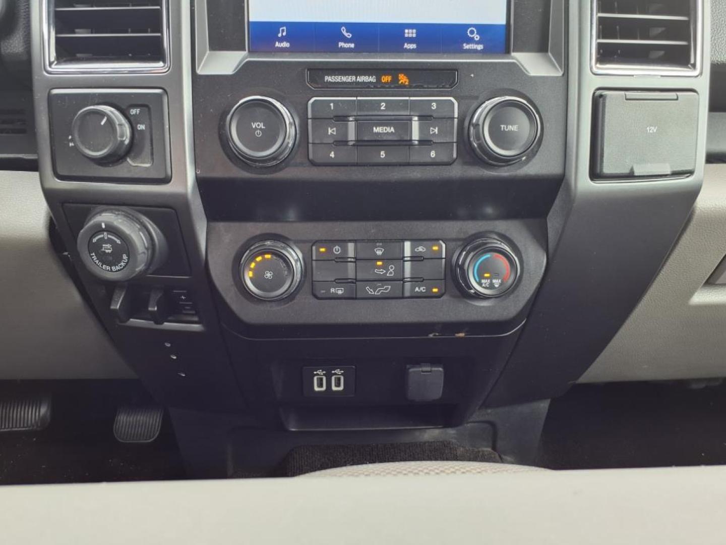 2020 Oxford White Ford F-150 XLT (1FTEW1C42LK) with an 3.5L EcoBoost 3.5L Twin Turbo V6 375hp 470ft. lbs. Common Rail Direct Injection engine, 10-Speed Shiftable Automatic transmission, located at 5505 N. Summit St., Toledo, OH, 43611, (419) 729-2688, 41.654953, -83.530014 - Photo#11