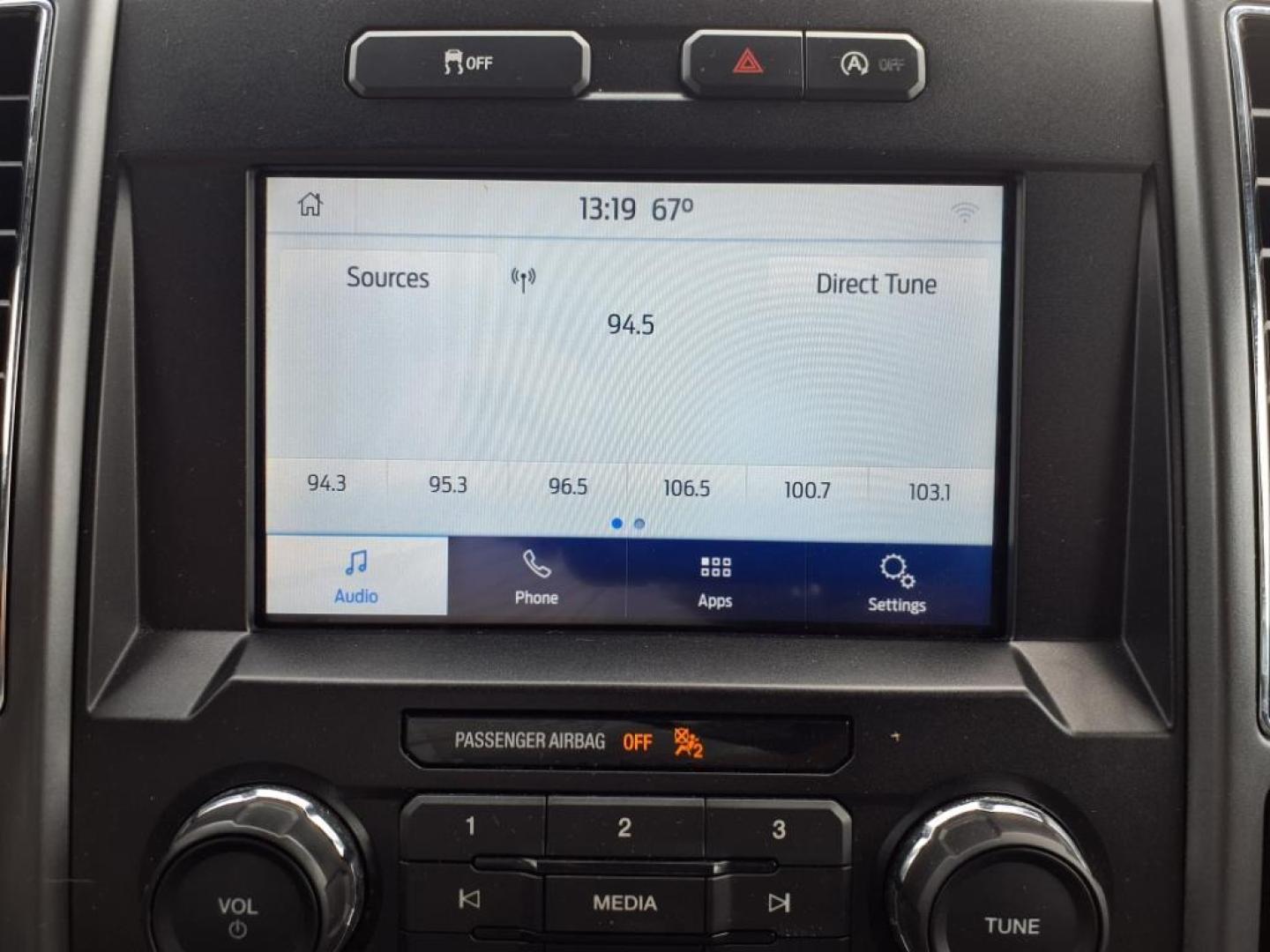 2020 Oxford White Ford F-150 XLT (1FTEW1C42LK) with an 3.5L EcoBoost 3.5L Twin Turbo V6 375hp 470ft. lbs. Common Rail Direct Injection engine, 10-Speed Shiftable Automatic transmission, located at 5505 N. Summit St., Toledo, OH, 43611, (419) 729-2688, 41.654953, -83.530014 - Photo#13