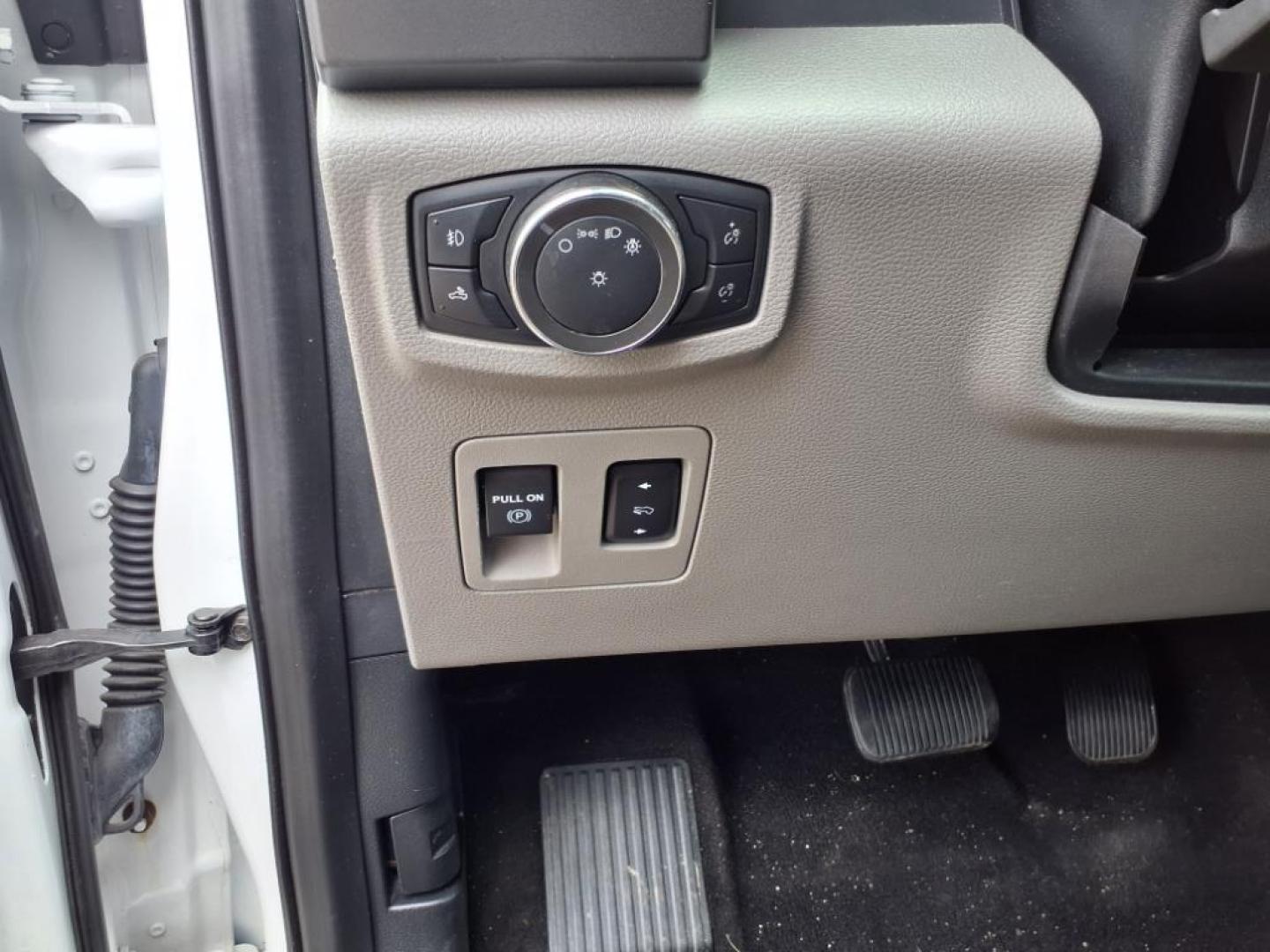 2020 Oxford White Ford F-150 XLT (1FTEW1C42LK) with an 3.5L EcoBoost 3.5L Twin Turbo V6 375hp 470ft. lbs. Common Rail Direct Injection engine, 10-Speed Shiftable Automatic transmission, located at 5505 N. Summit St., Toledo, OH, 43611, (419) 729-2688, 41.654953, -83.530014 - Photo#15