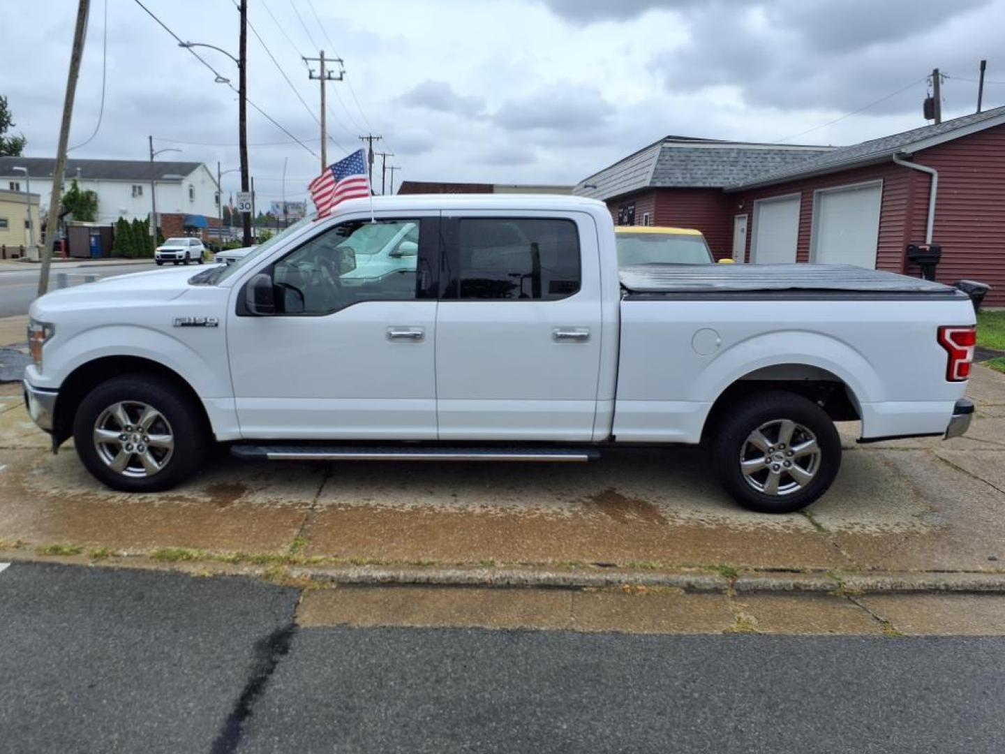 2020 Oxford White Ford F-150 XLT (1FTEW1C42LK) with an 3.5L EcoBoost 3.5L Twin Turbo V6 375hp 470ft. lbs. Common Rail Direct Injection engine, 10-Speed Shiftable Automatic transmission, located at 5505 N. Summit St., Toledo, OH, 43611, (419) 729-2688, 41.654953, -83.530014 - Photo#20